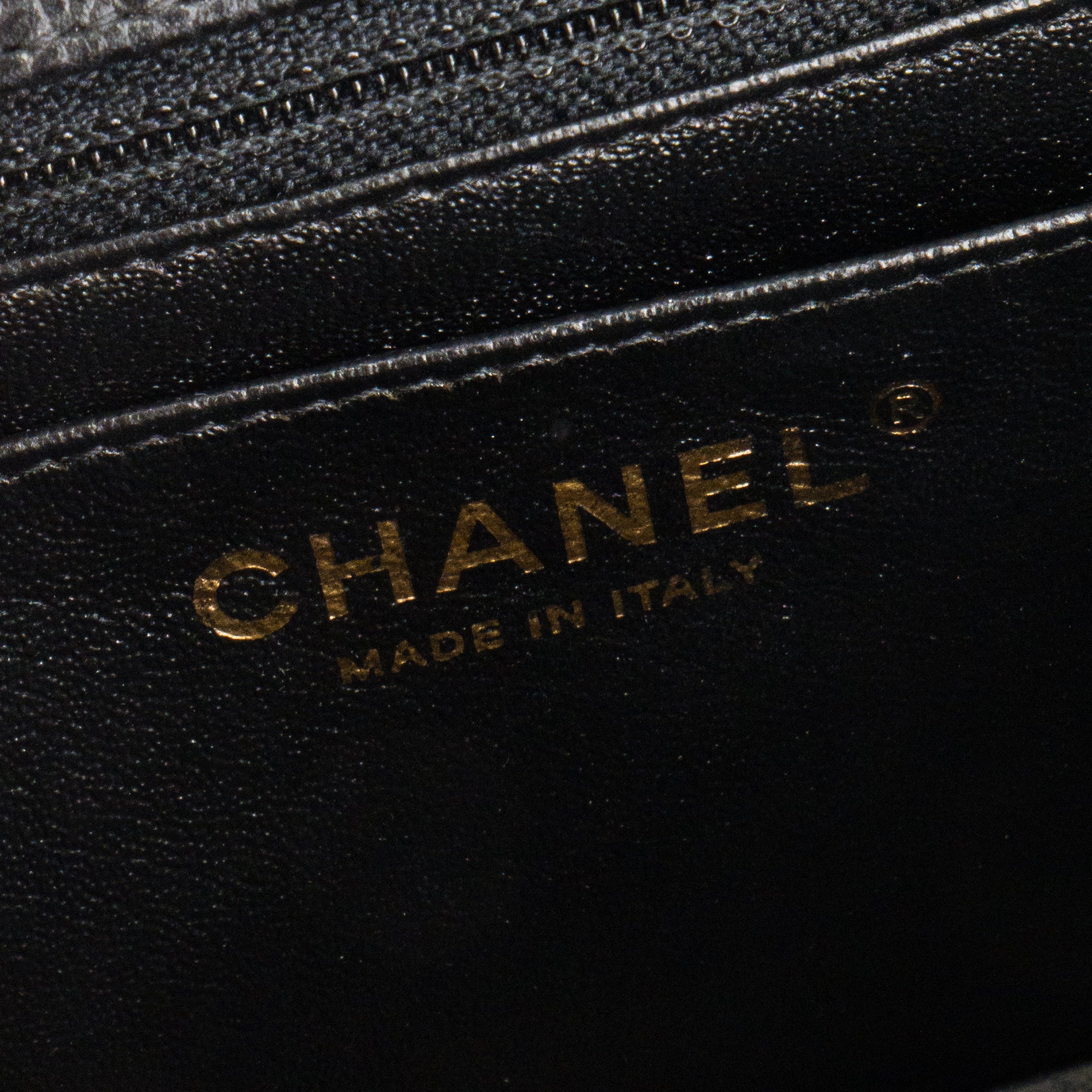 CHANEL - Sac à bandoulière Classique/Timeless Mini Square Chanel en cuir caviar noir