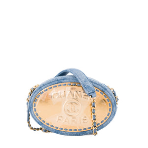 CHANEL - Sac à bandoulière Ovale CC Chanel en denim bleu et métal doré