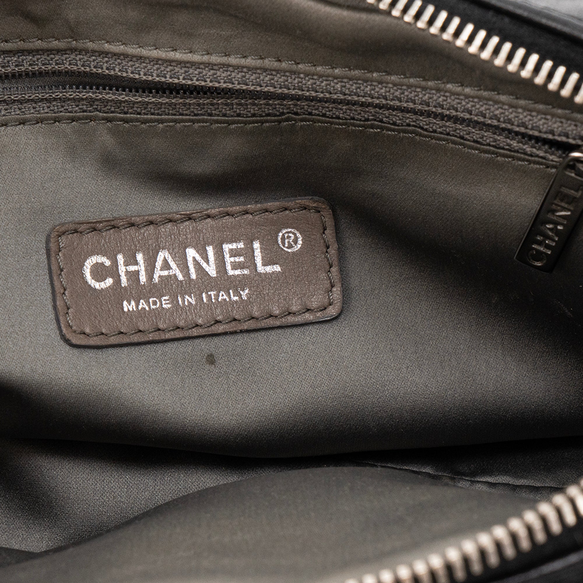 CHANEL - Sac à épaule Lax Accordion Chanel en cuir lisse noir