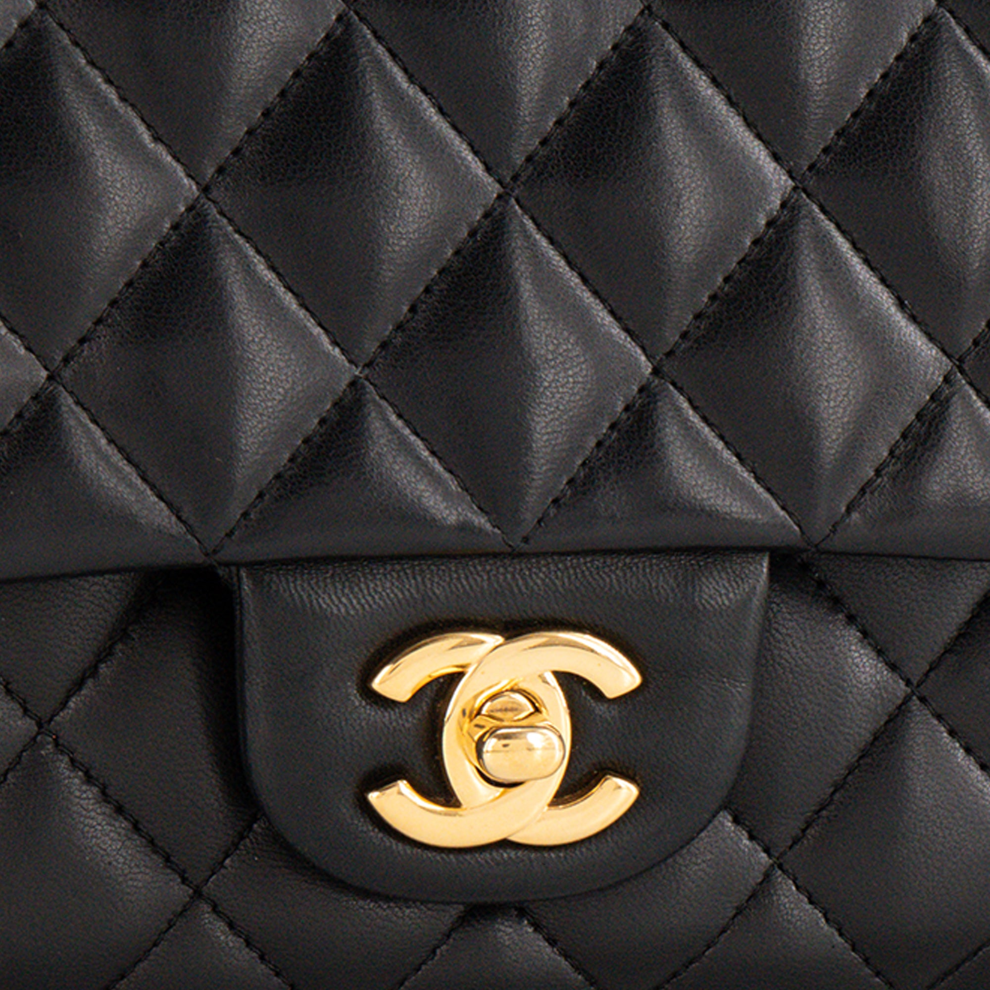 CHANEL - Sac à épaule Classique/Timeless 11.12 Chanel en cuir lisse noir