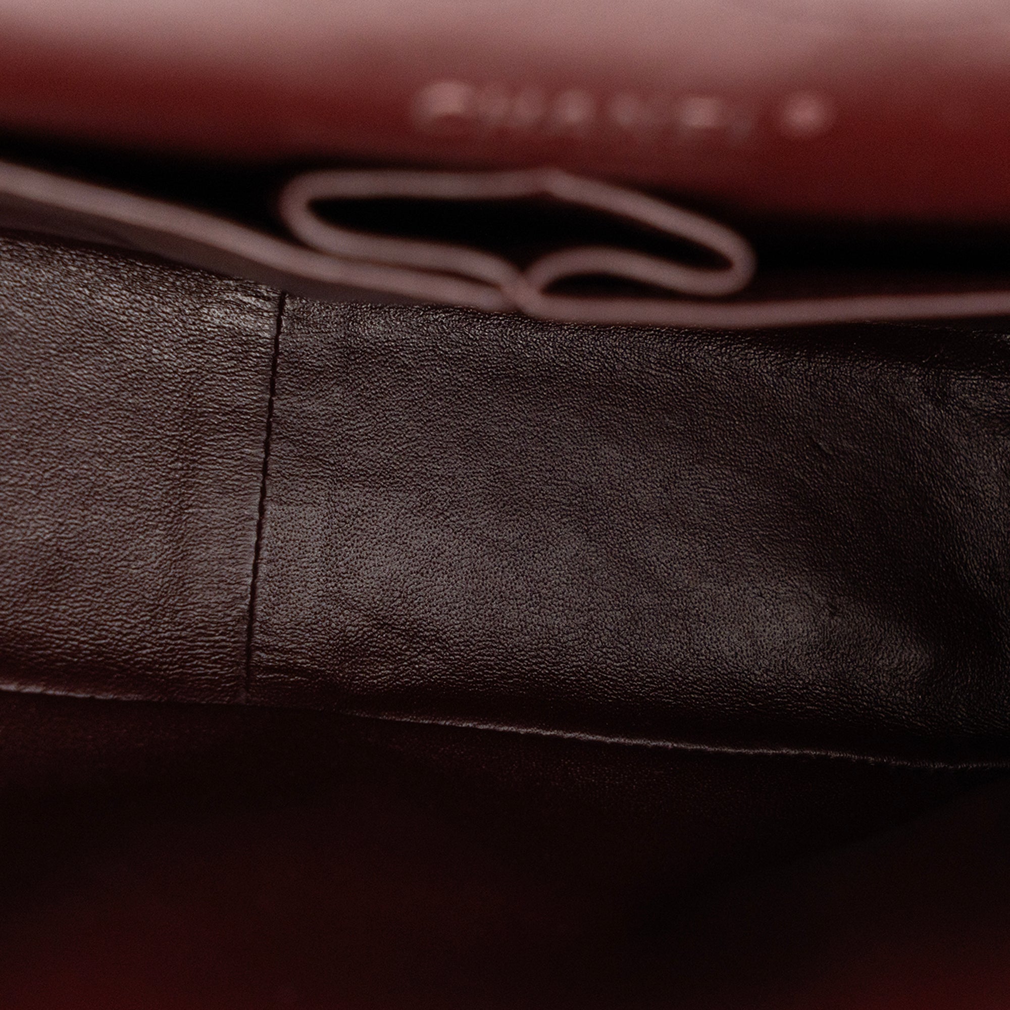 CHANEL - Sac à bandoulière Classique/Timeless Jumbo Chanel en cuir caviar noir