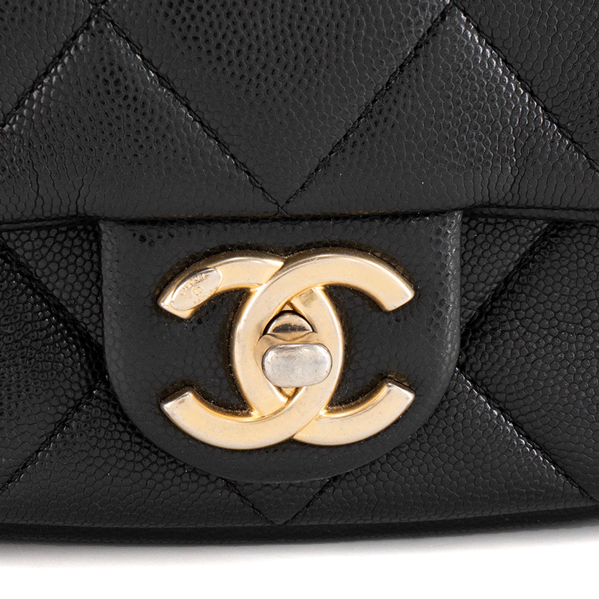 CHANEL - Sac à bandoulière Classique/Timeless mini Chanel en cuir caviar noir