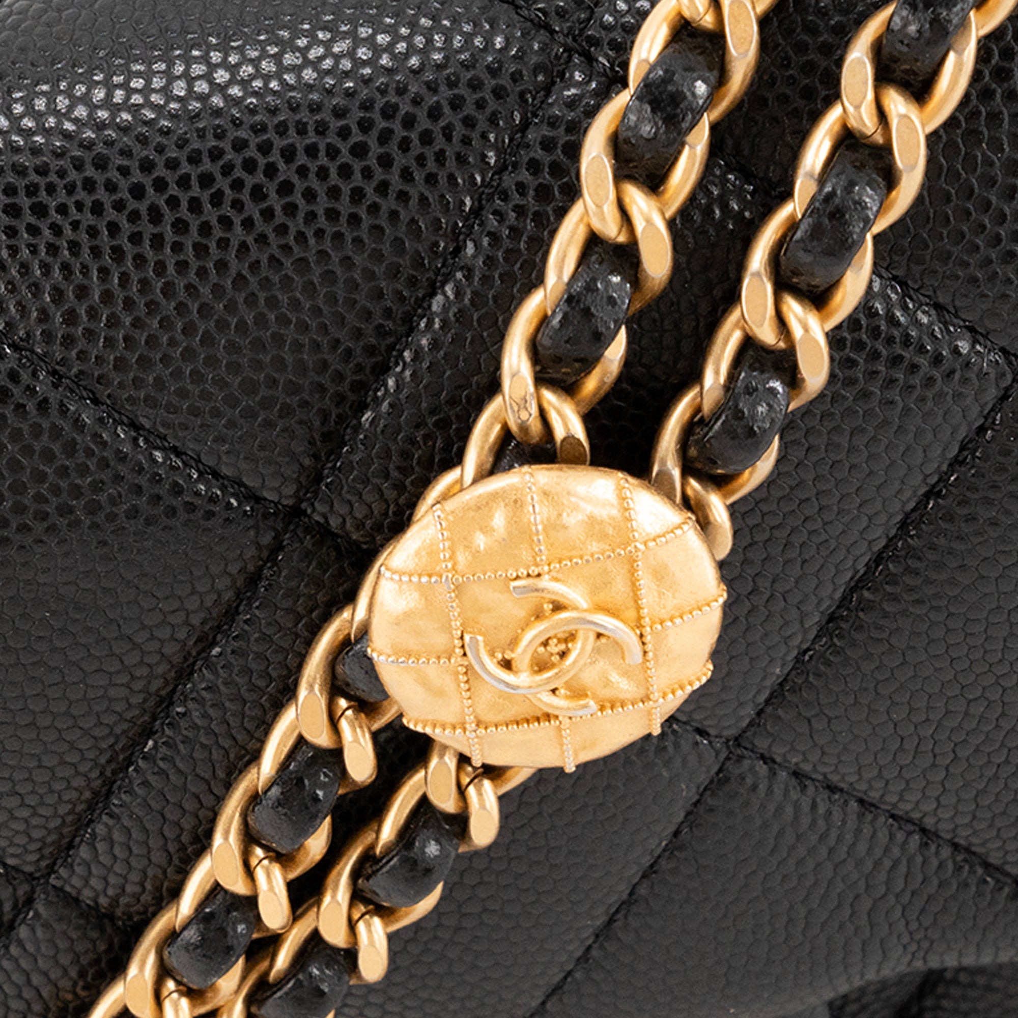 CHANEL - Sac à bandoulière Classique/Timeless mini Chanel en cuir caviar noir