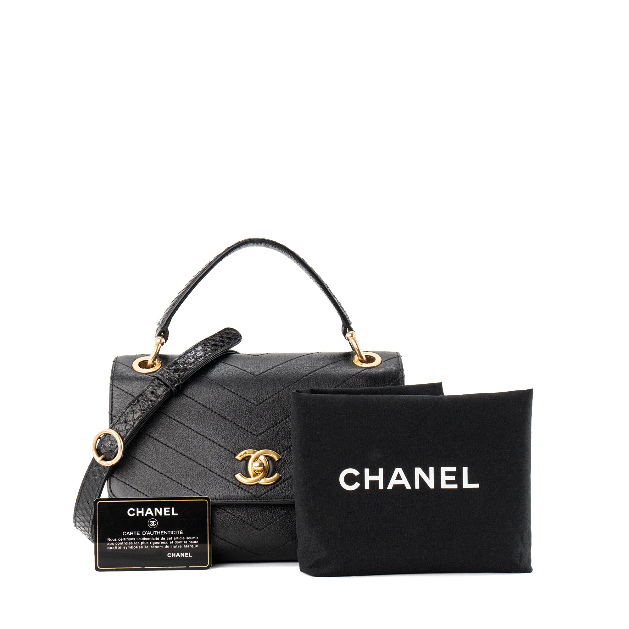 CHANEL - Sac à bandoulière Coco Handle Chanel en cuir chevron noir et anse-bandoulière en python