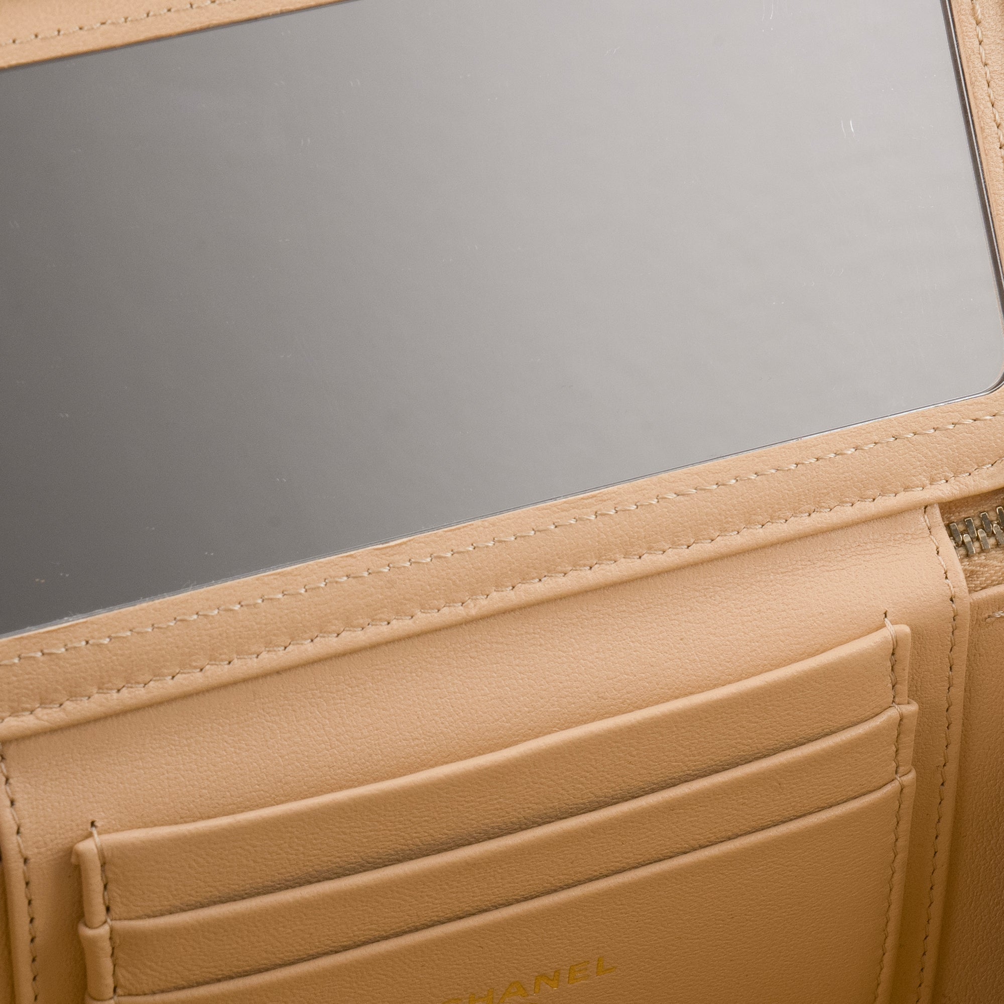 CHANEL - Sac à bandoulière Vanity Chanel en cuir beige