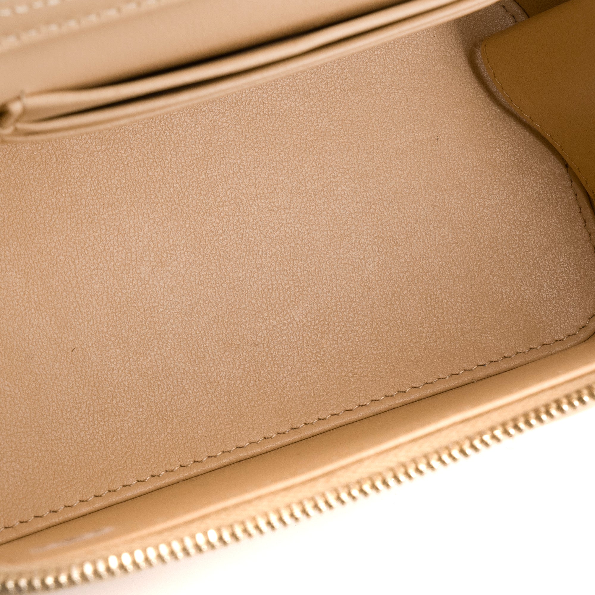CHANEL - Sac à bandoulière Vanity Chanel en cuir beige