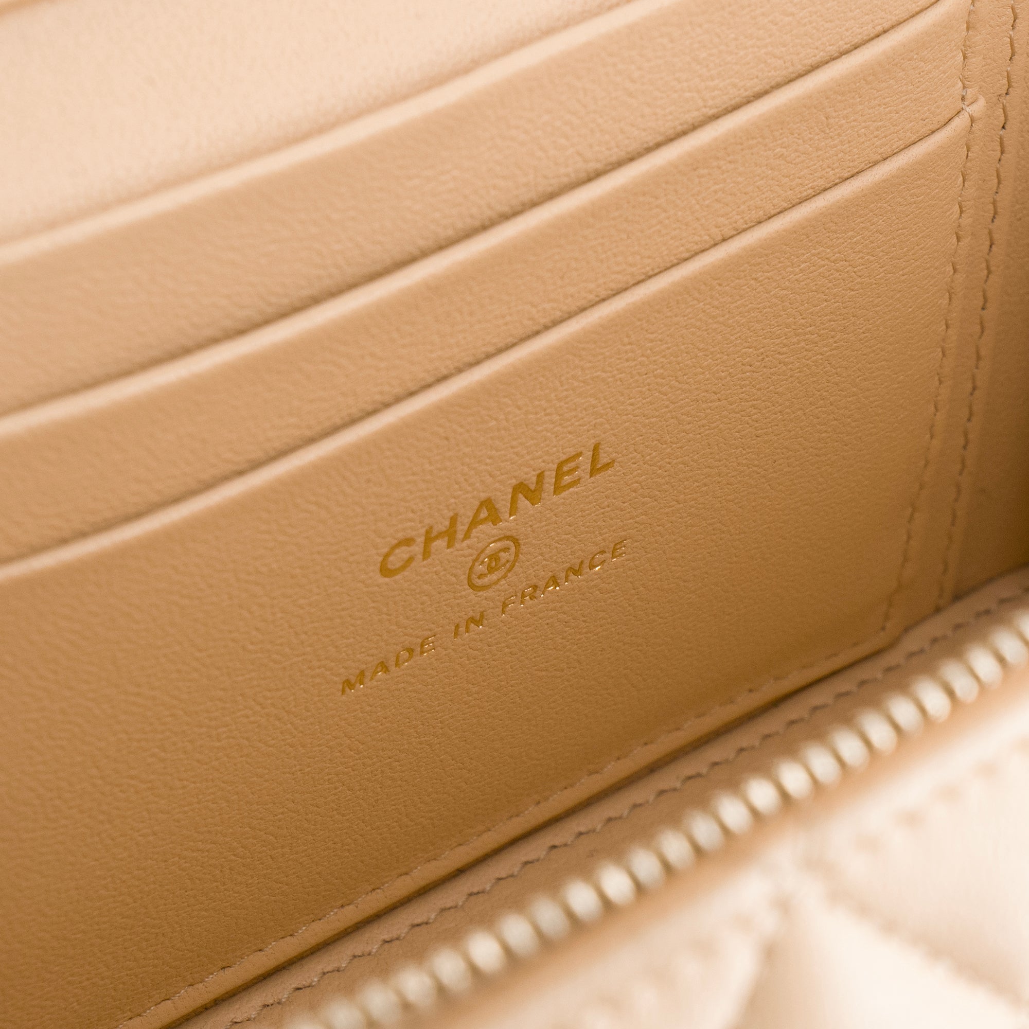 CHANEL - Sac à bandoulière Vanity Chanel en cuir beige