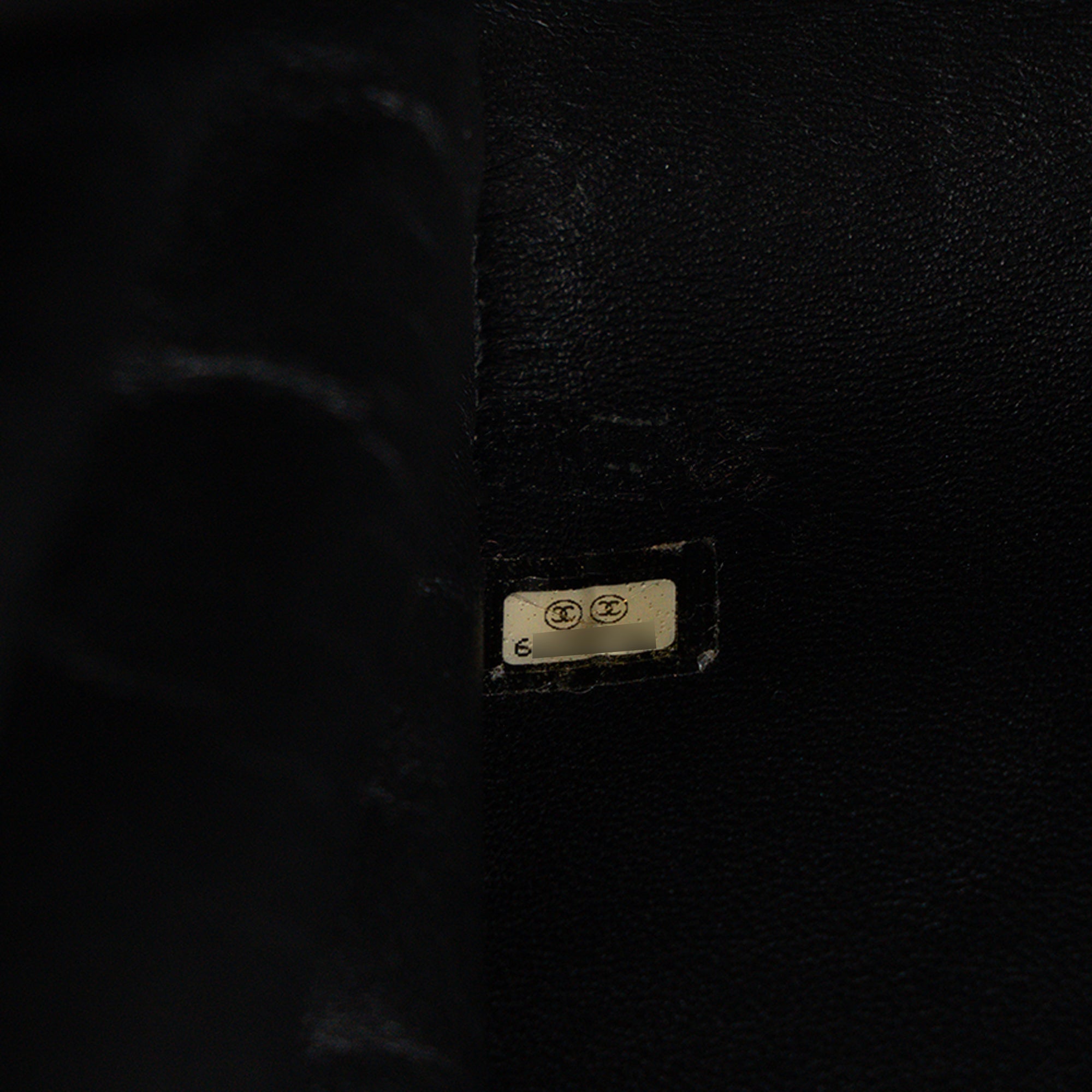 CHANEL - Sac à épaule Chocolate Bar Accordion Chanel en cuir lisse noir et verni beige