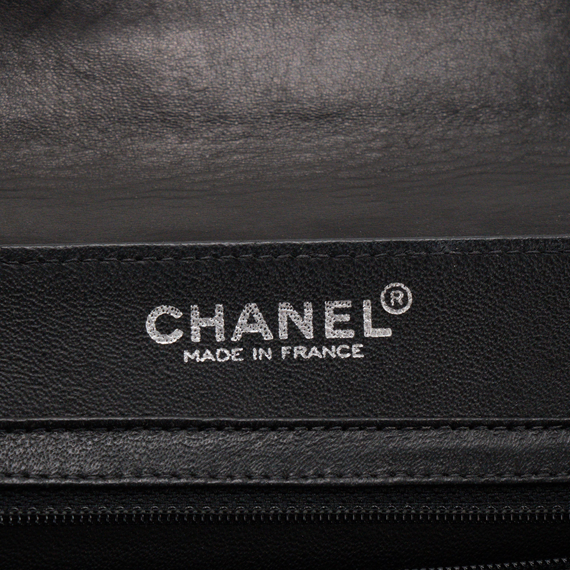CHANEL - Sac à épaule Chocolate Bar Accordion Chanel en cuir lisse noir et verni beige