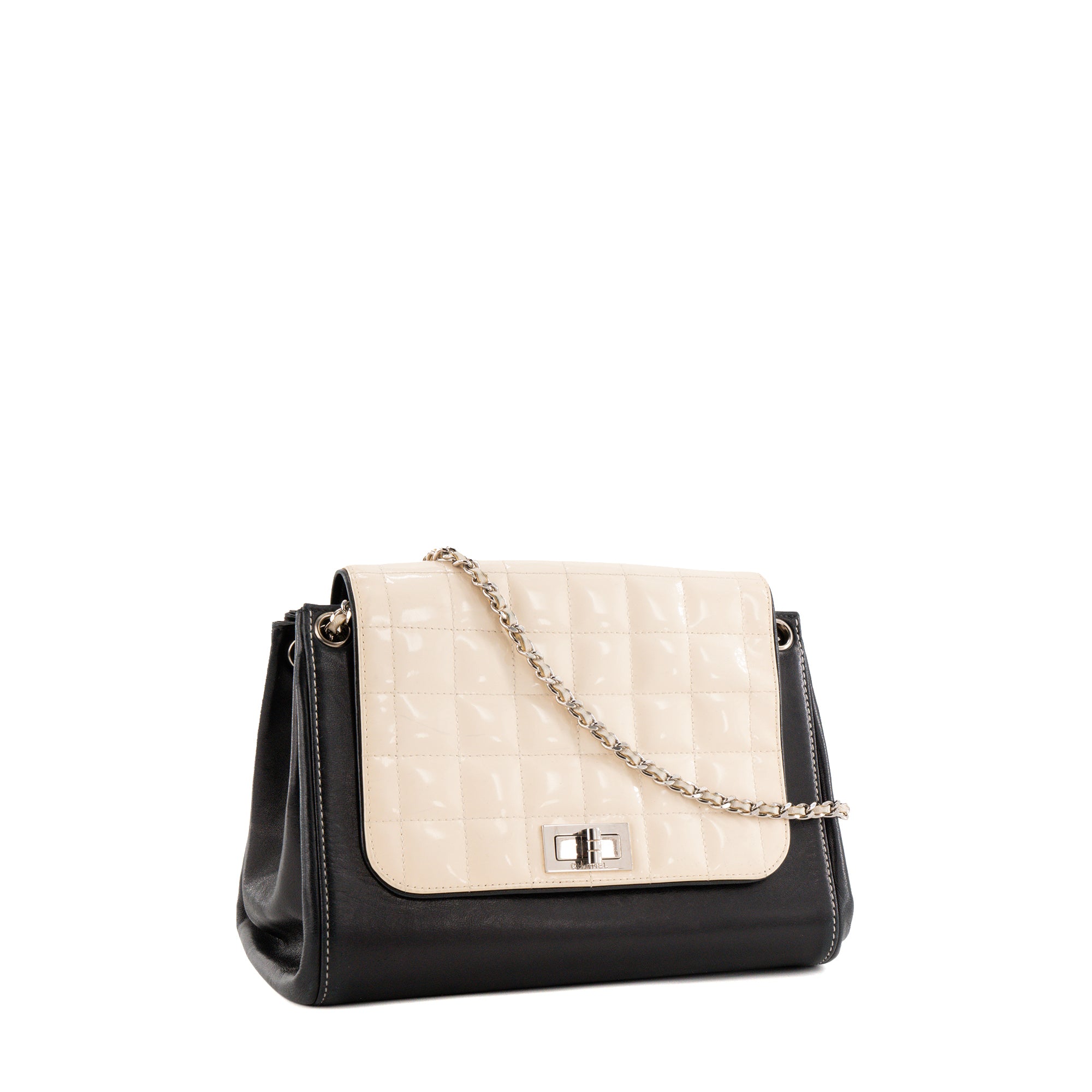 CHANEL - Sac à épaule Chocolate Bar Accordion Chanel en cuir lisse noir et verni beige
