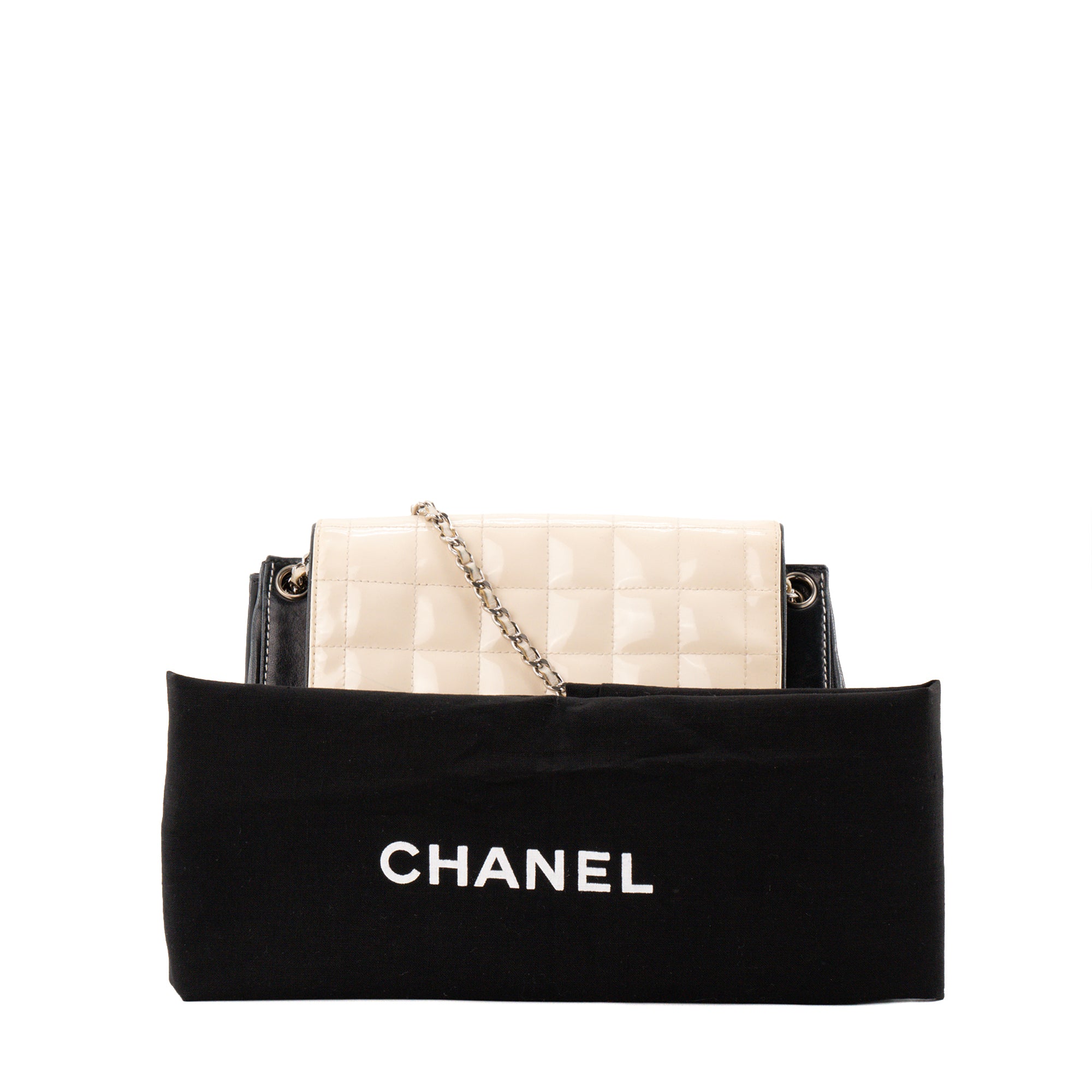 CHANEL - Sac à épaule Chocolate Bar Accordion Chanel en cuir lisse noir et verni beige