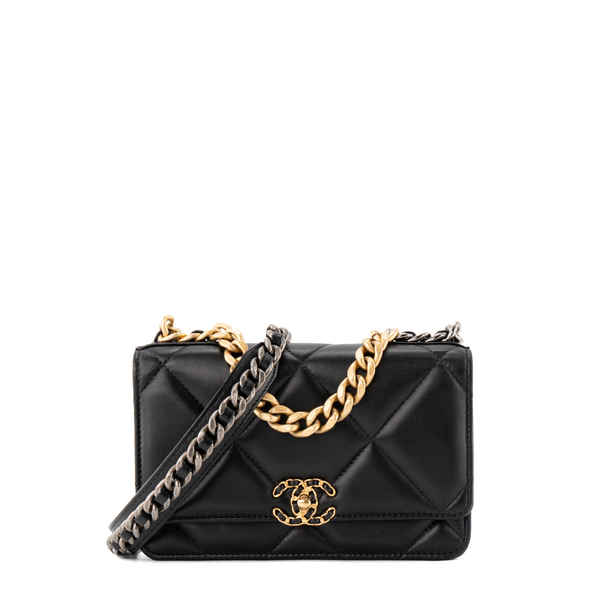 CHANEL - Sac à bandoulière Wallet On Chain 19 Chanel en cuir lisse noir