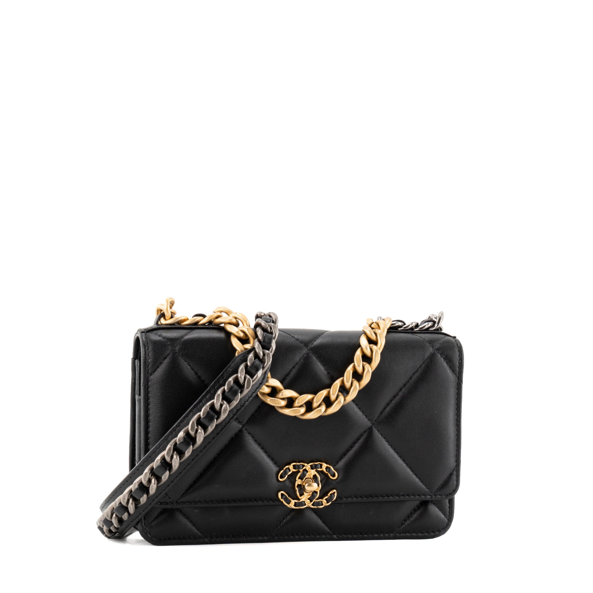 CHANEL - Sac à bandoulière Wallet On Chain 19 Chanel en cuir lisse noir