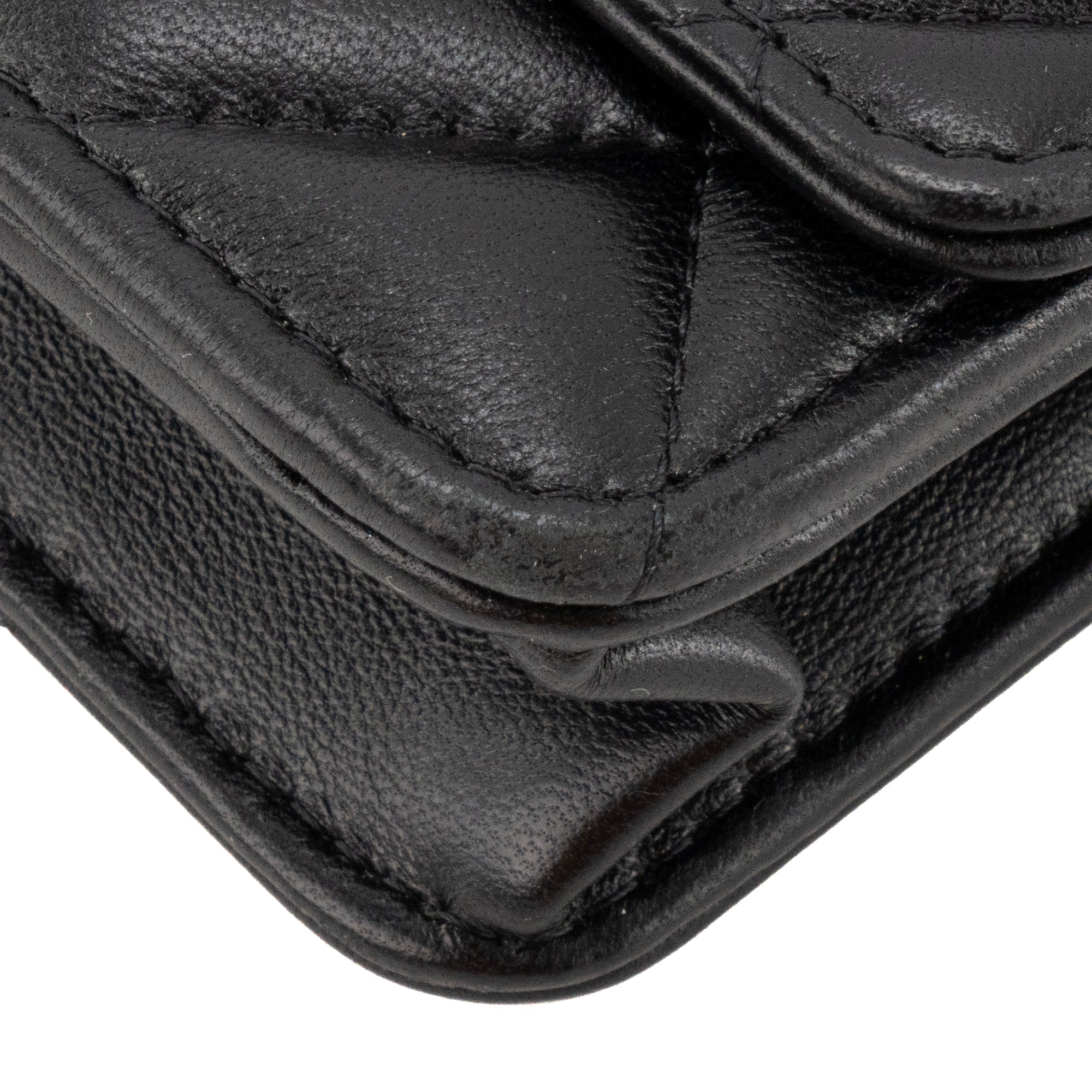 CHANEL - Sac à bandoulière Wallet On Chain 19 Chanel en cuir lisse noir