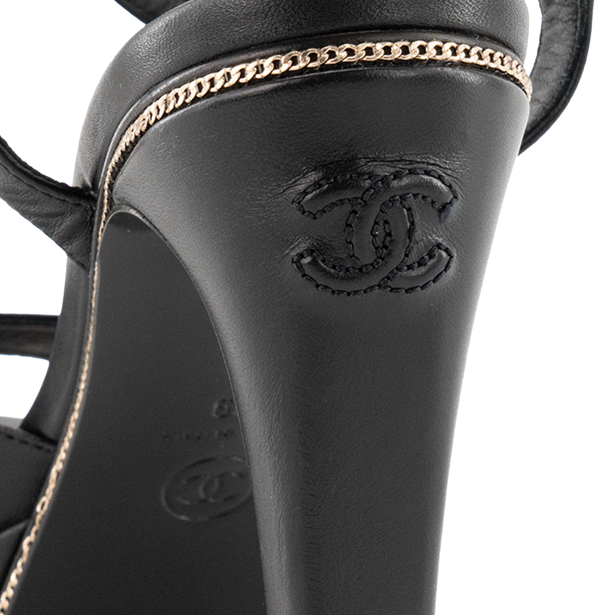 CHANEL - Sandales à talons Chanel en cuir lisse noir (T39)