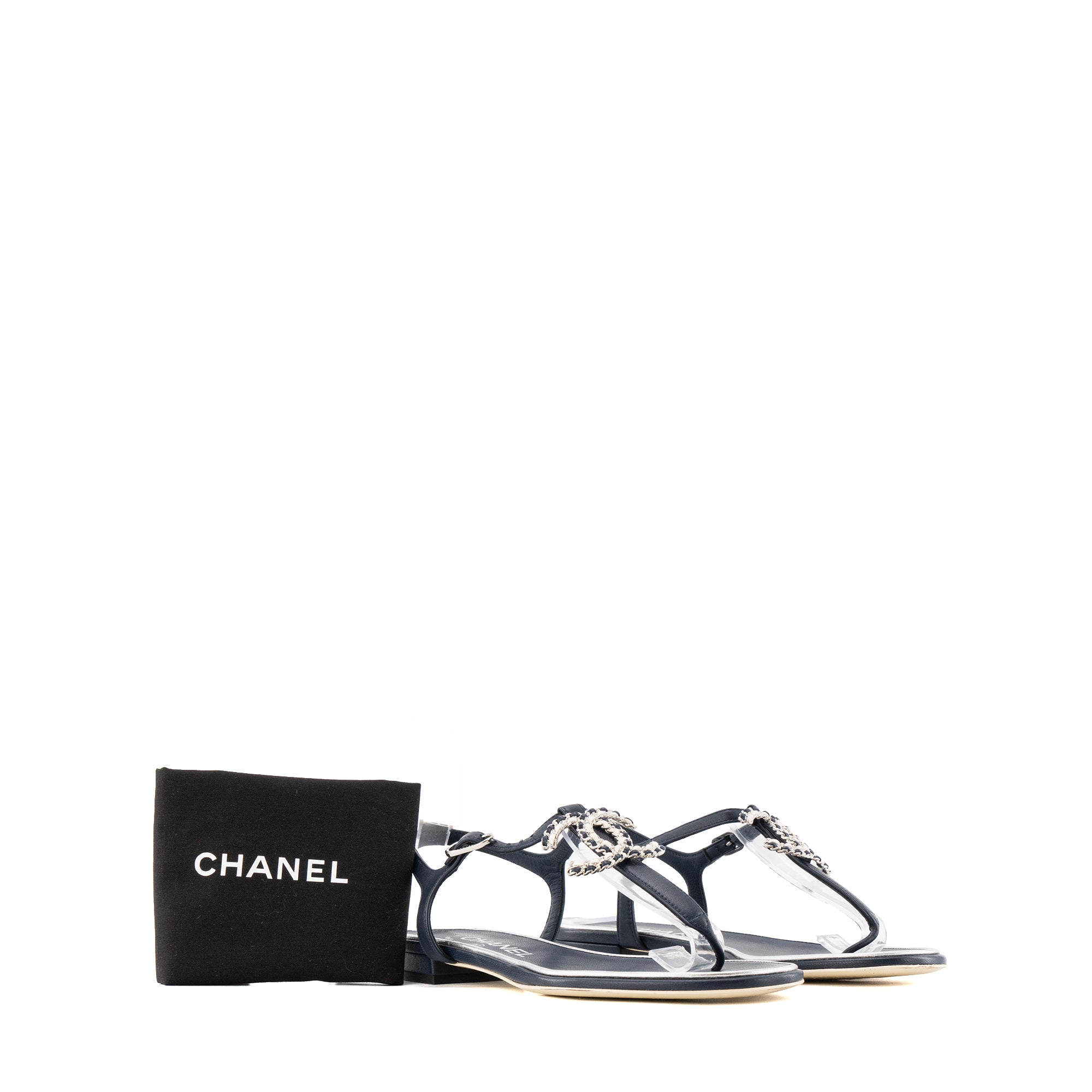 CHANEL - Sandales CC Chanel en cuir lisse bleu marine (T36C)