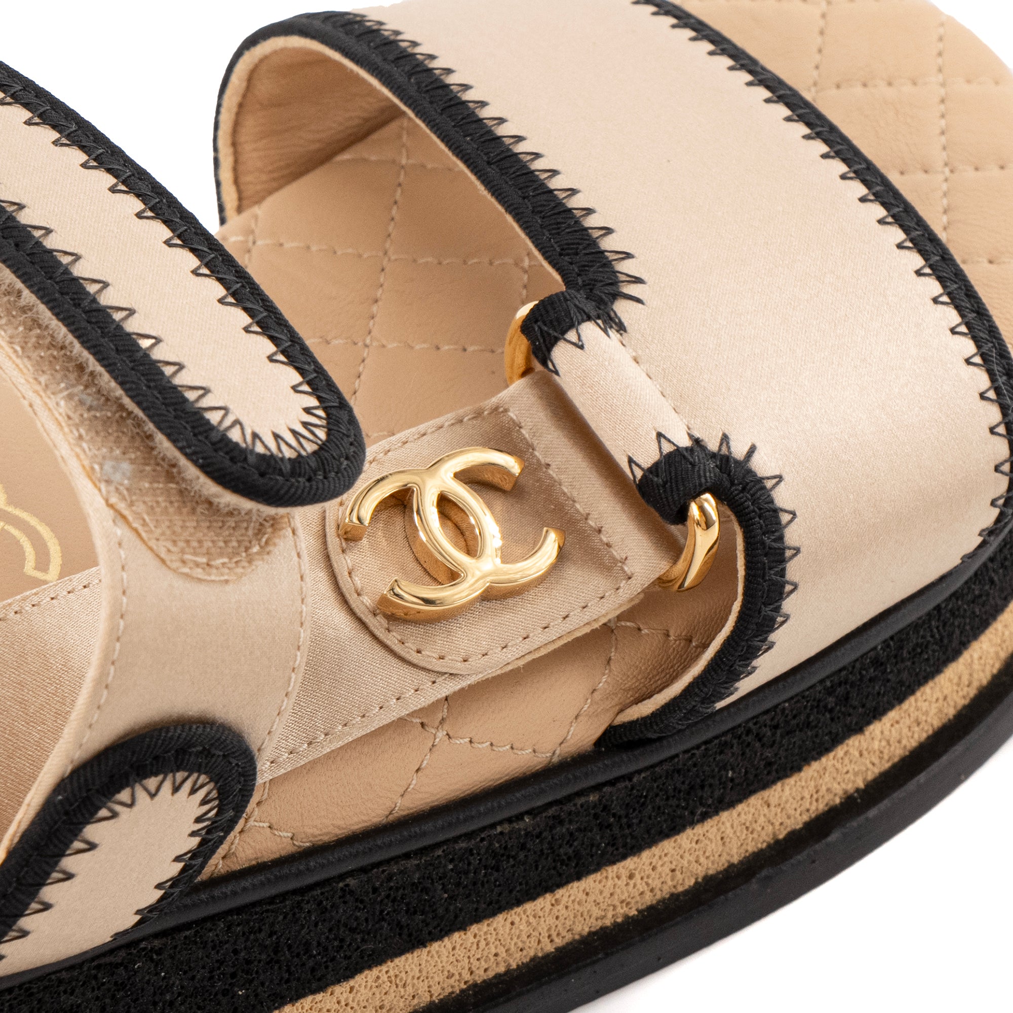 CHANEL - Sandales Chanel en toile beige (T37)
