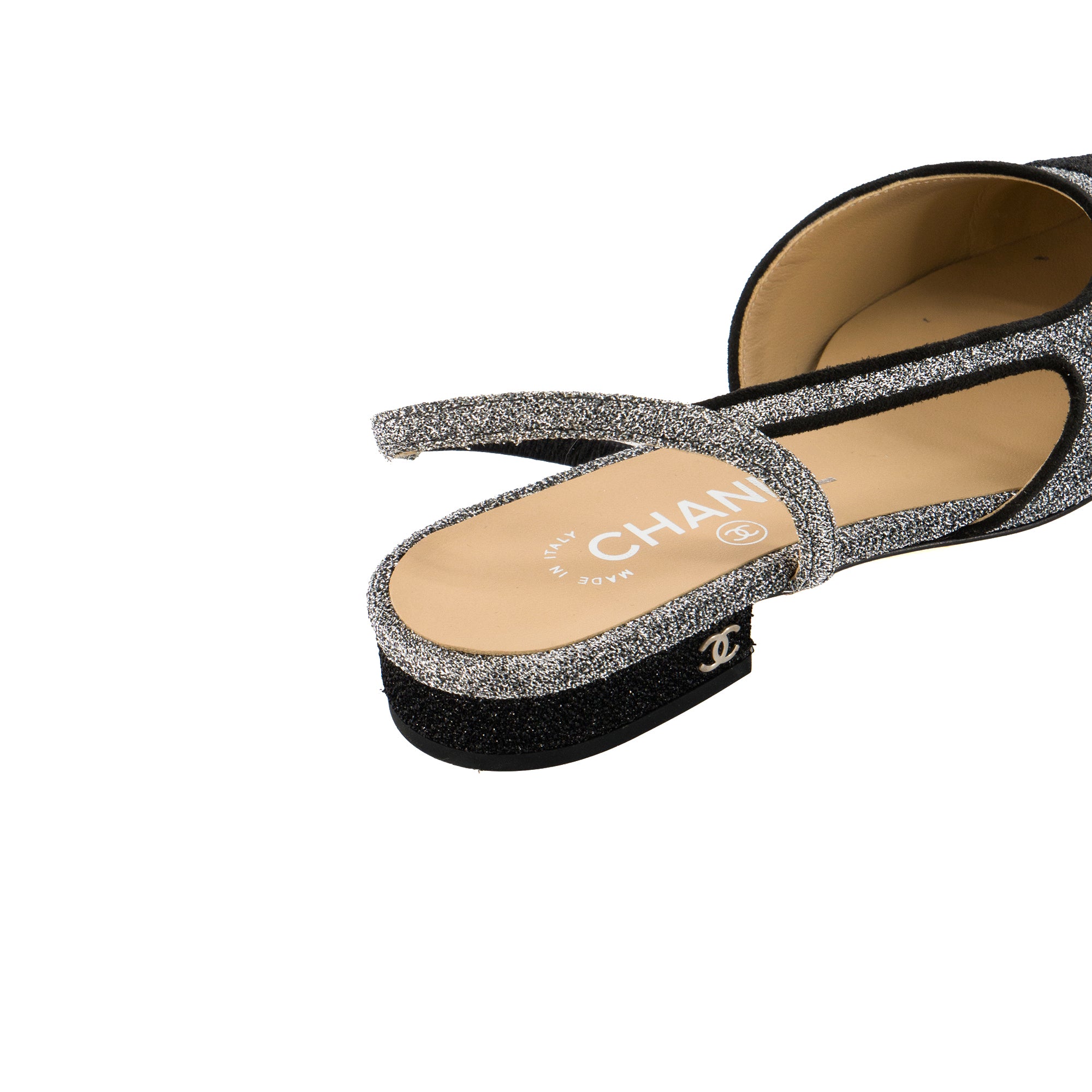 CHANEL - Sandales Slingback Chanel en toile pailletée argentée (T35,5)