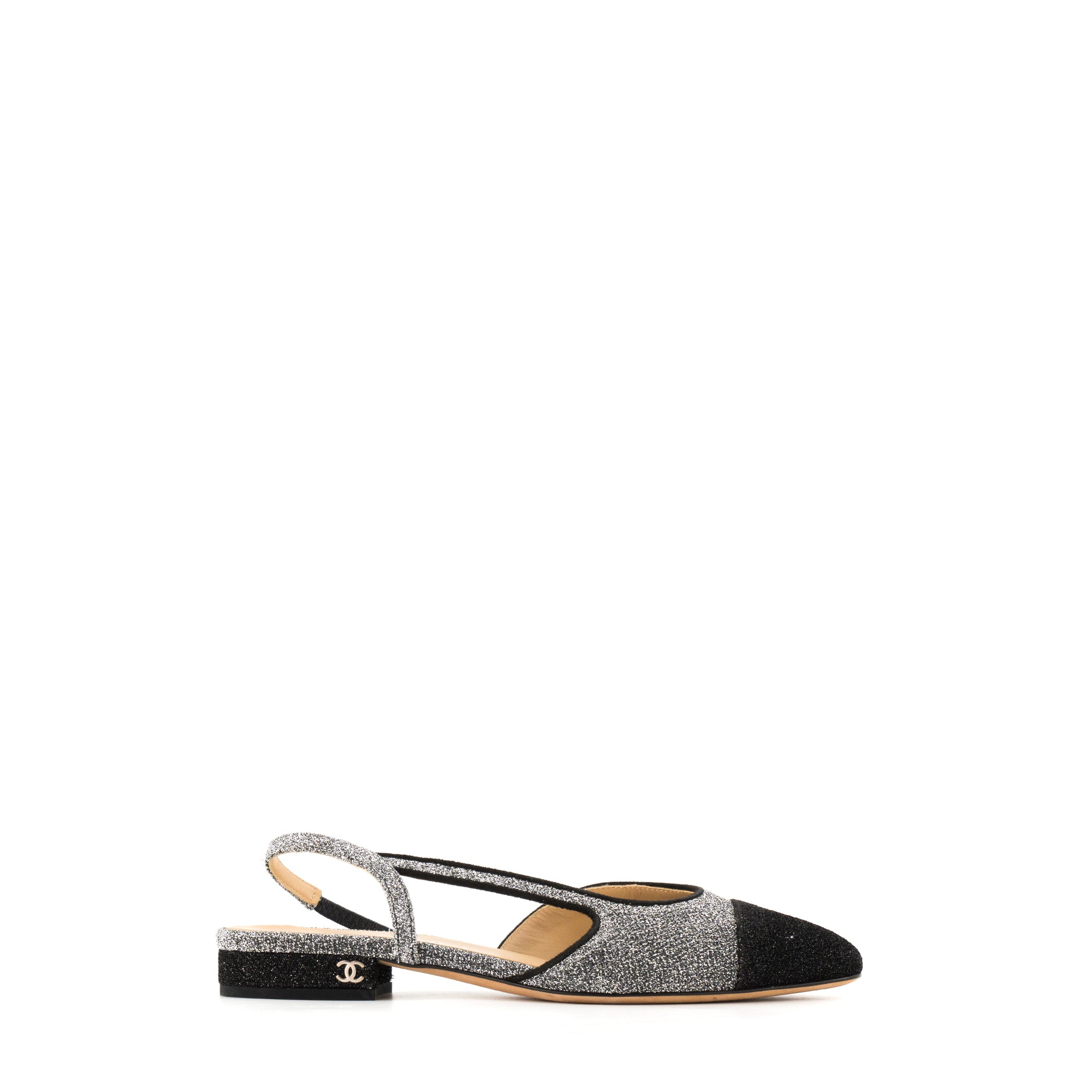 CHANEL - Sandales Slingback Chanel en toile pailletée argentée (T35,5)