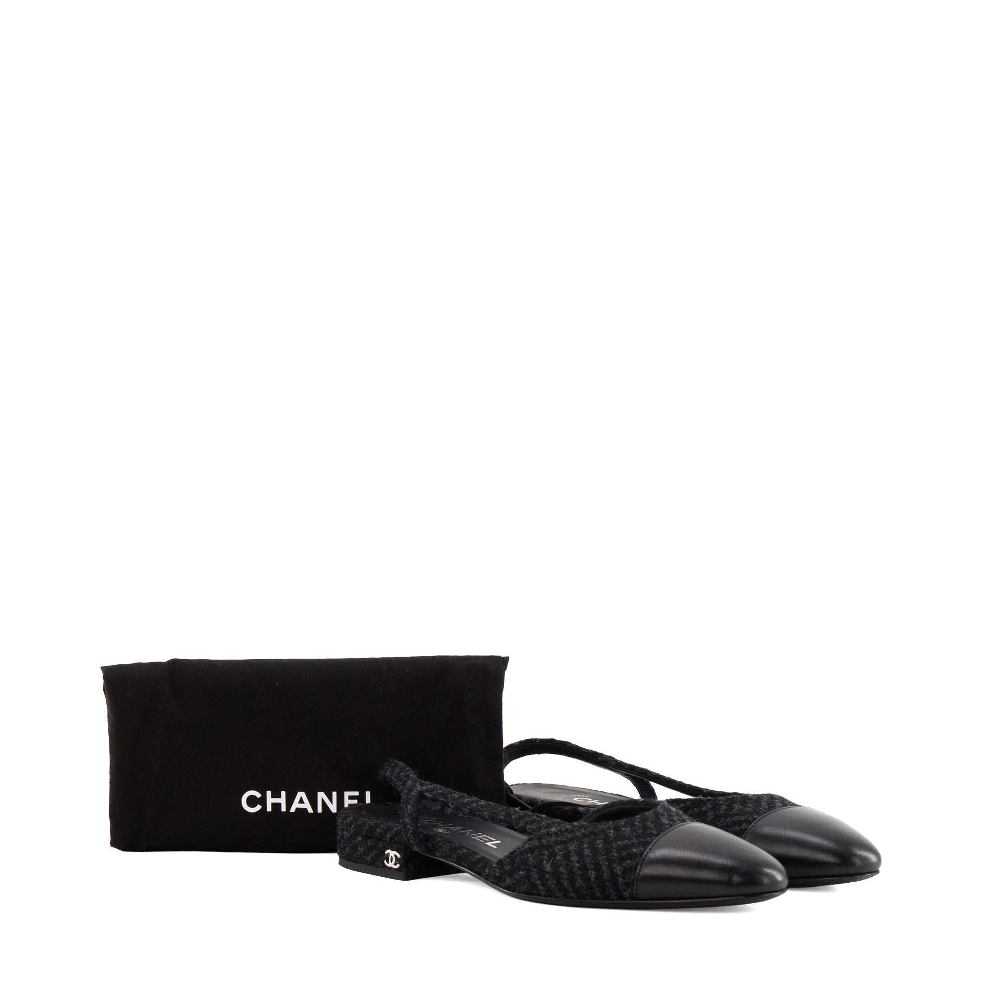 CHANEL - Sandales Slingbacks Chanel en toile et cuir noir (T35)