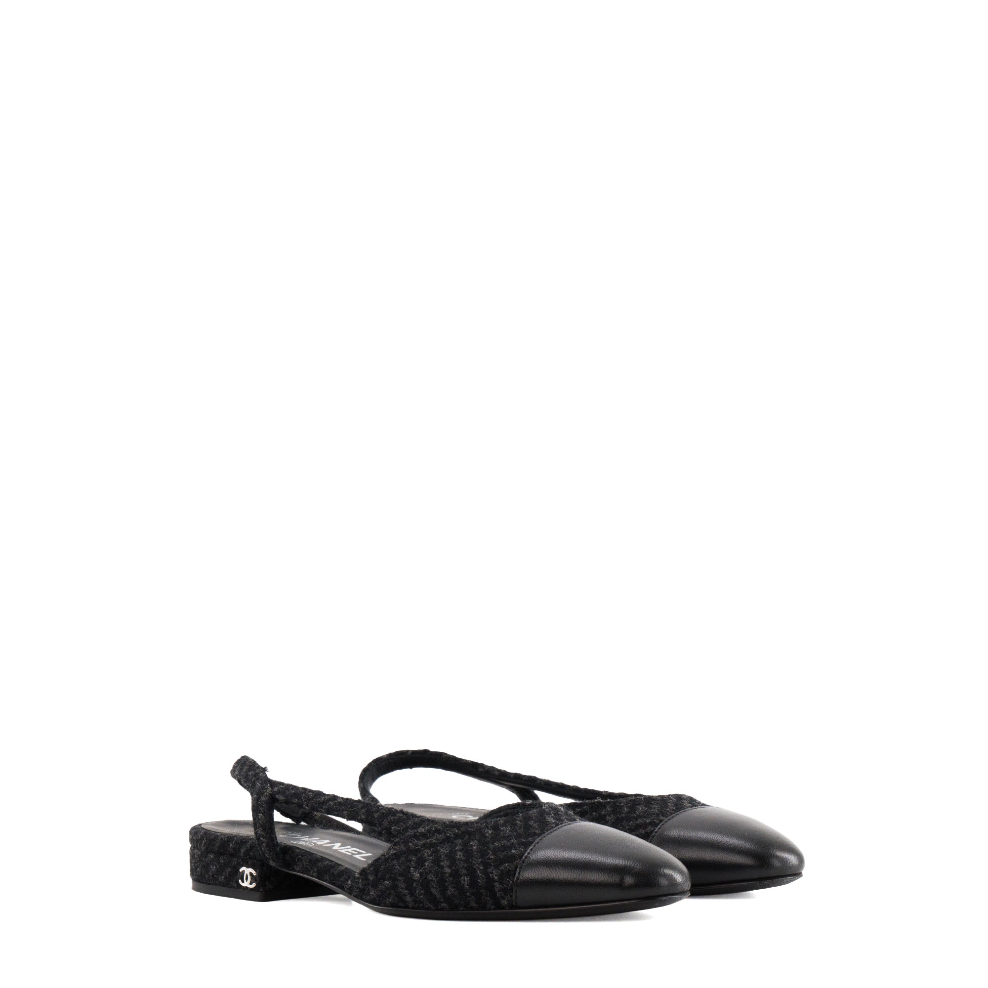 CHANEL - Sandales Slingbacks Chanel en toile et cuir noir (T35)