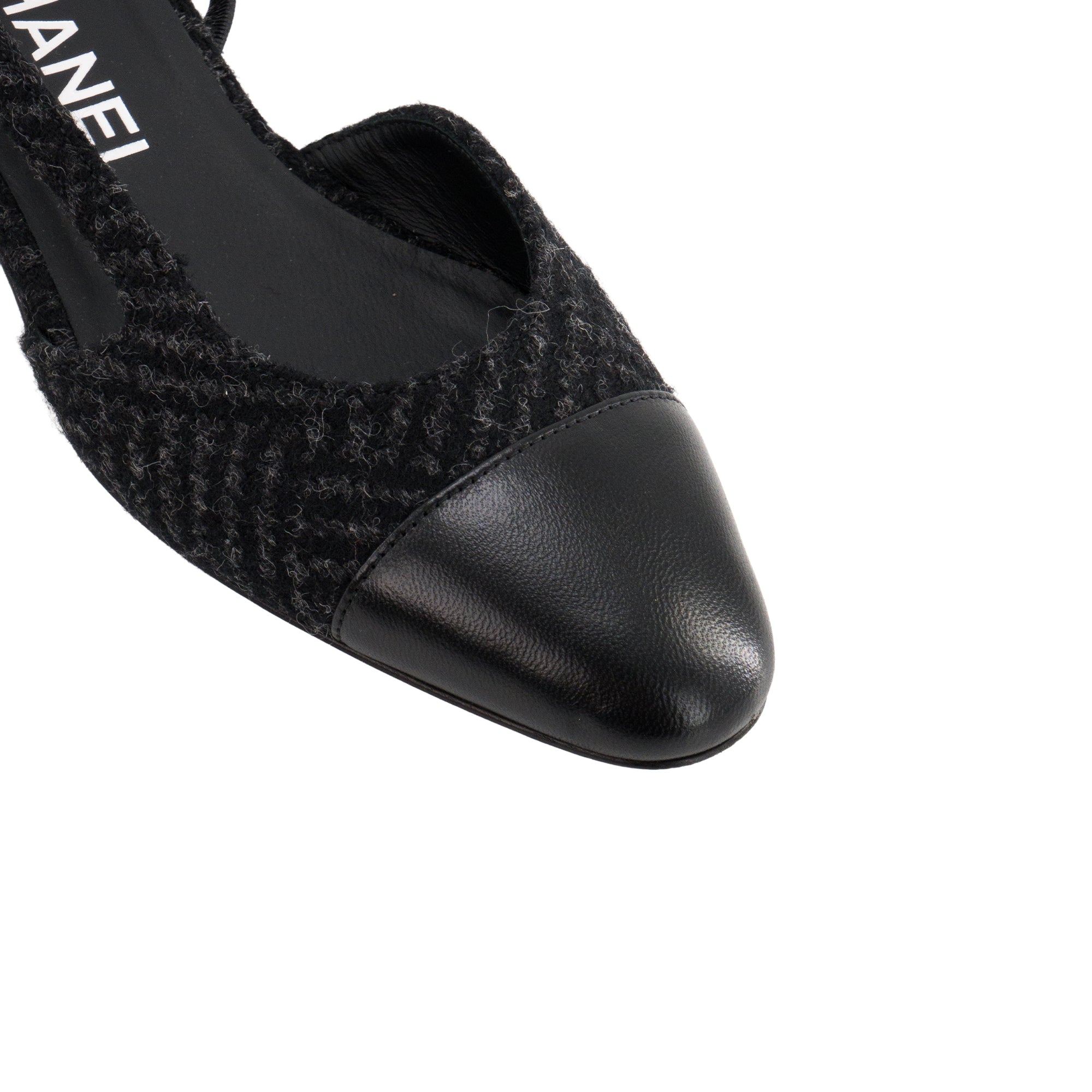 CHANEL - Sandales Slingbacks Chanel en toile et cuir noir (T35)