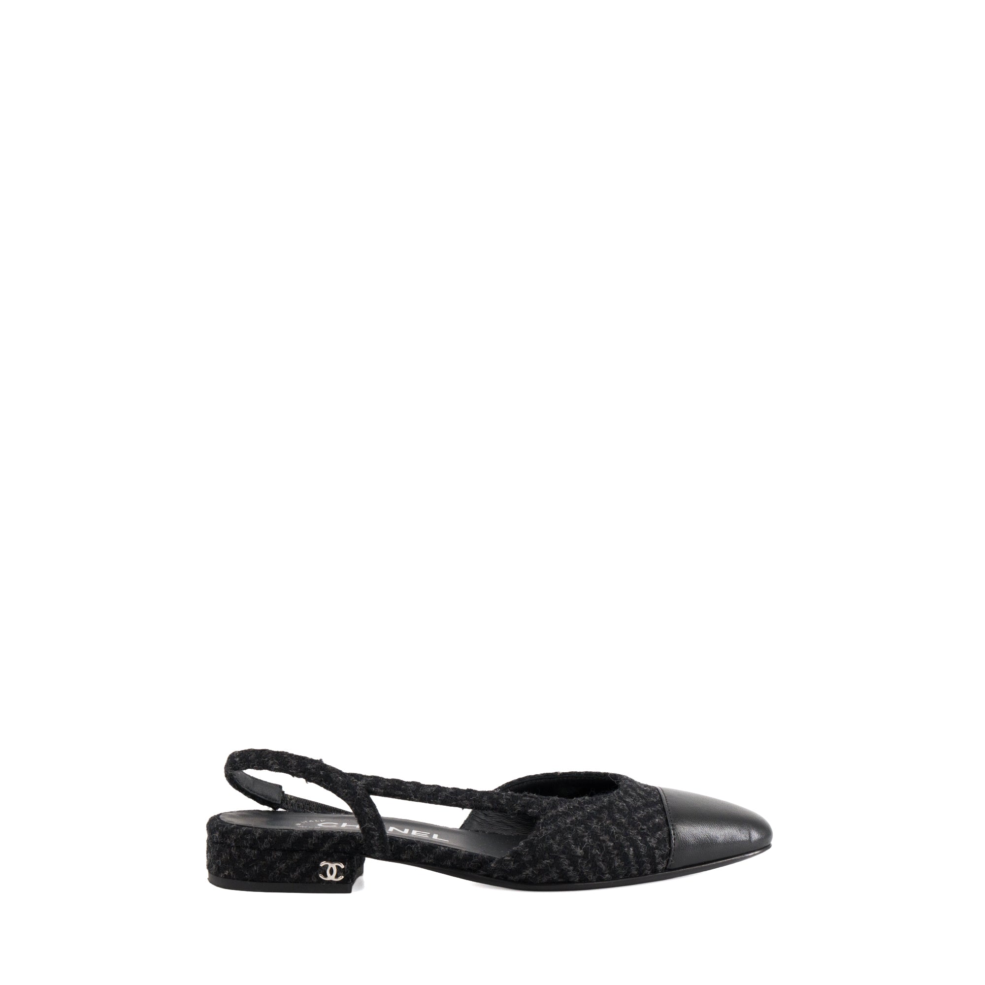 CHANEL - Sandales Slingbacks Chanel en toile et cuir noir (T35)