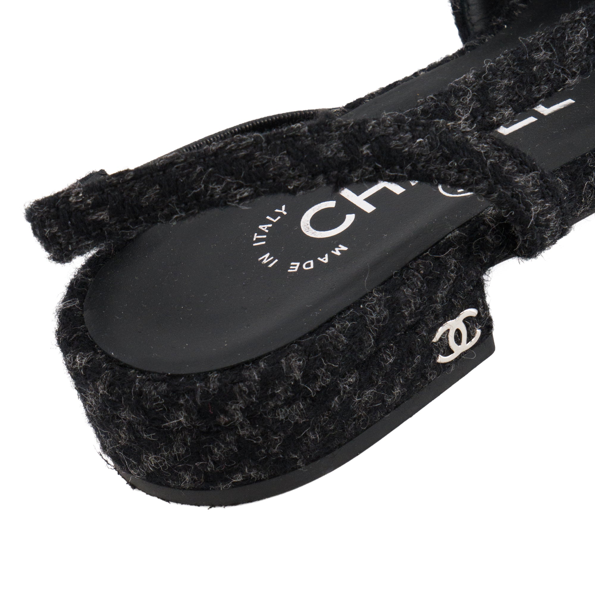 CHANEL - Sandales Slingbacks Chanel en toile et cuir noir (T35)