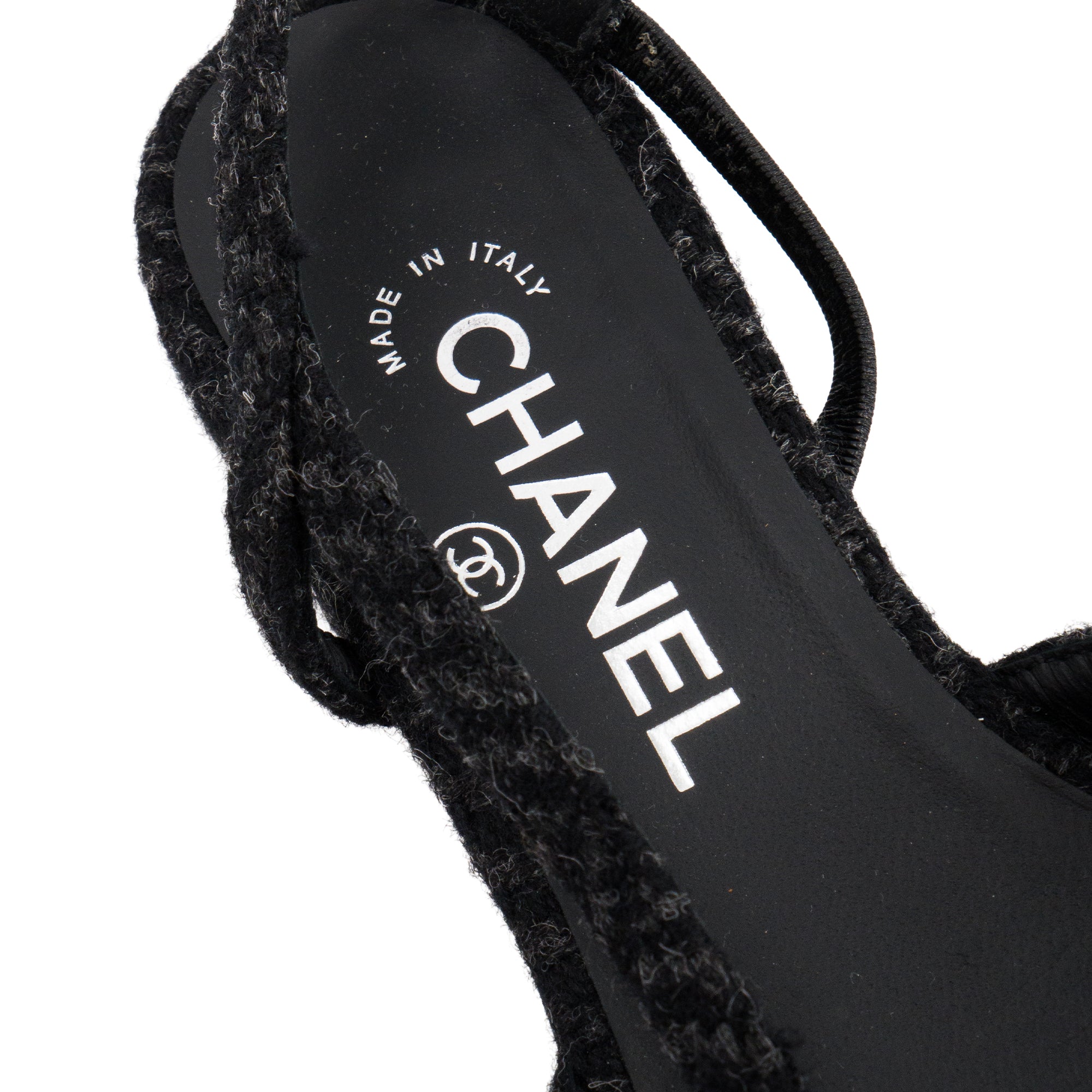 CHANEL - Sandales Slingbacks Chanel en toile et cuir noir (T35)