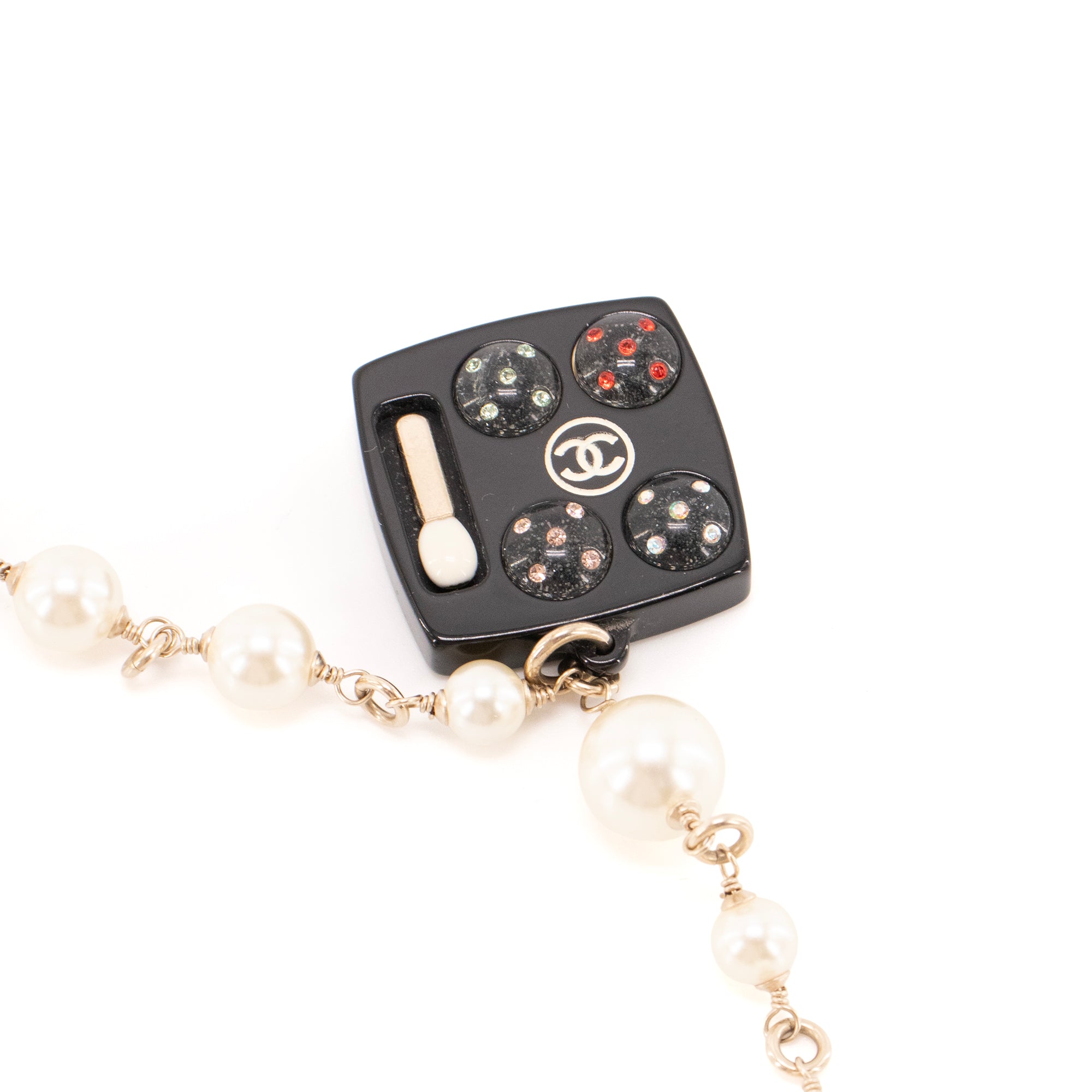 CHANEL - Chanel Cosmetics necklace in multicolored pearls