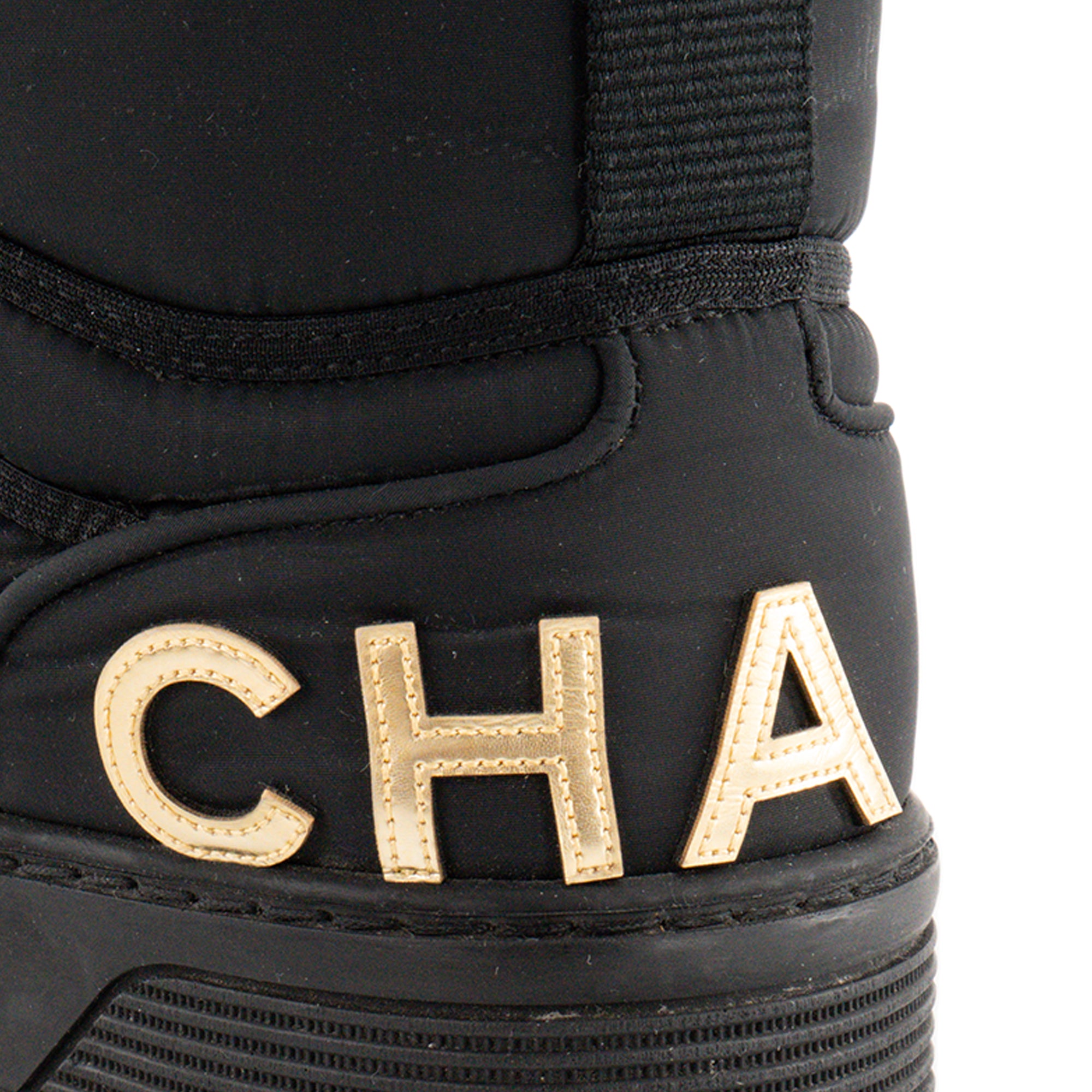 CHANEL - Sneakers Chanel en toile et cuir lisse noir (T37,5)