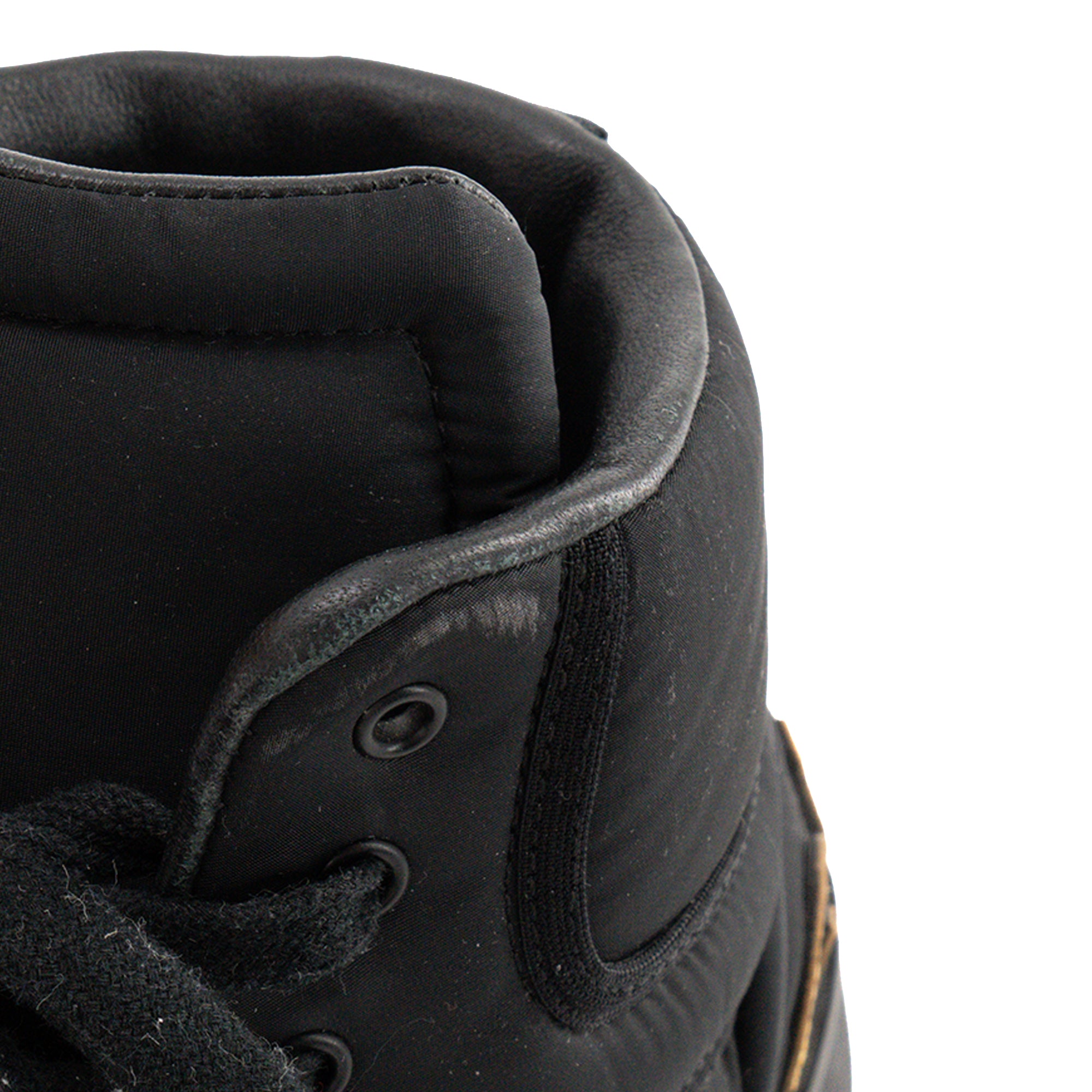 CHANEL - Sneakers Chanel en toile et cuir lisse noir (T37,5)