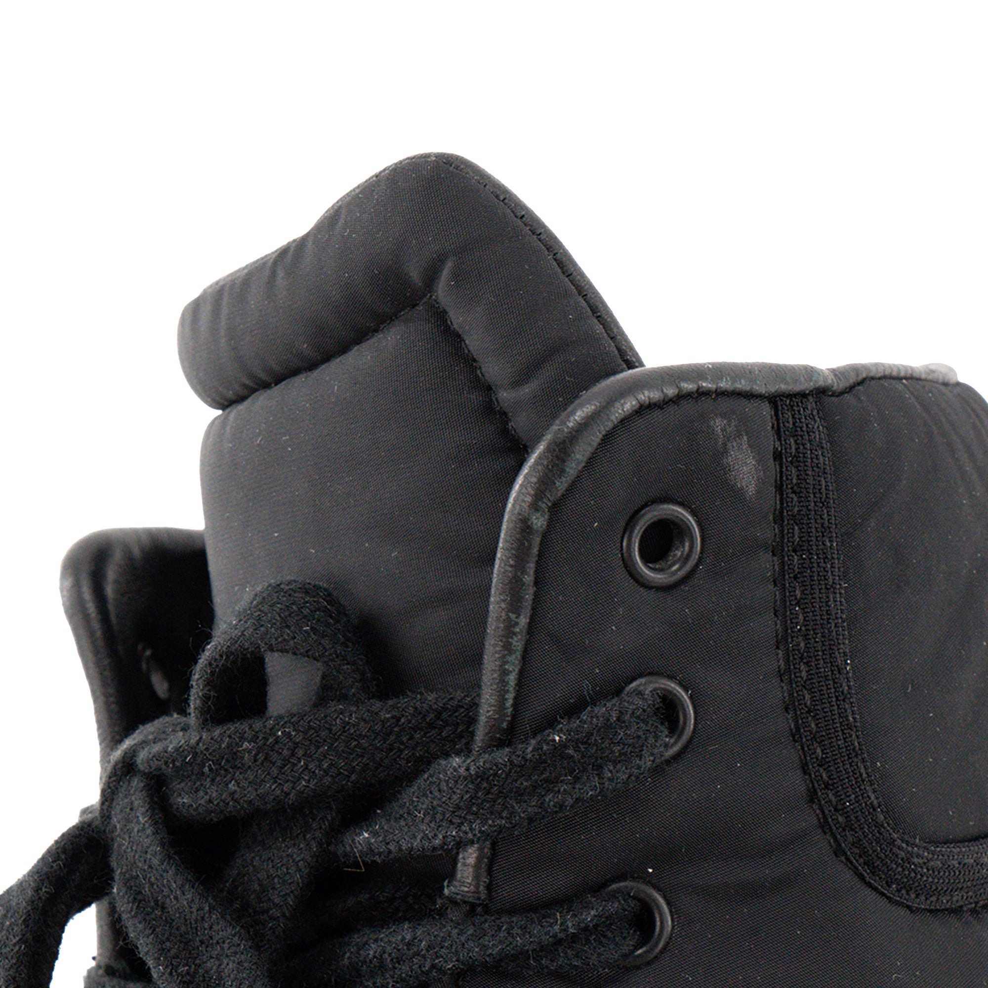 CHANEL - Sneakers Chanel en toile et cuir lisse noir (T37,5)