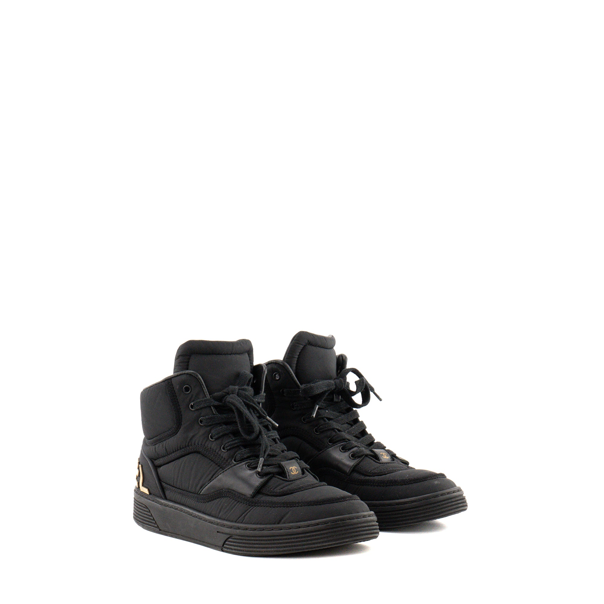 CHANEL - Sneakers Chanel en toile et cuir lisse noir (T37,5)