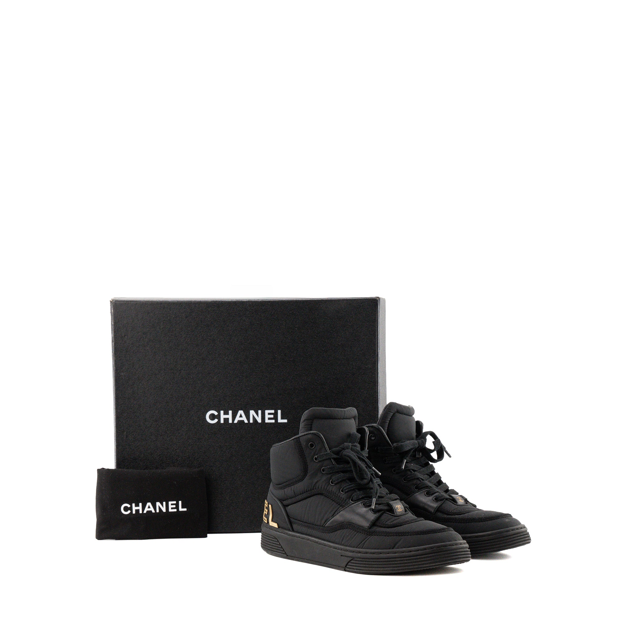 CHANEL - Sneakers Chanel en toile et cuir lisse noir (T37,5)