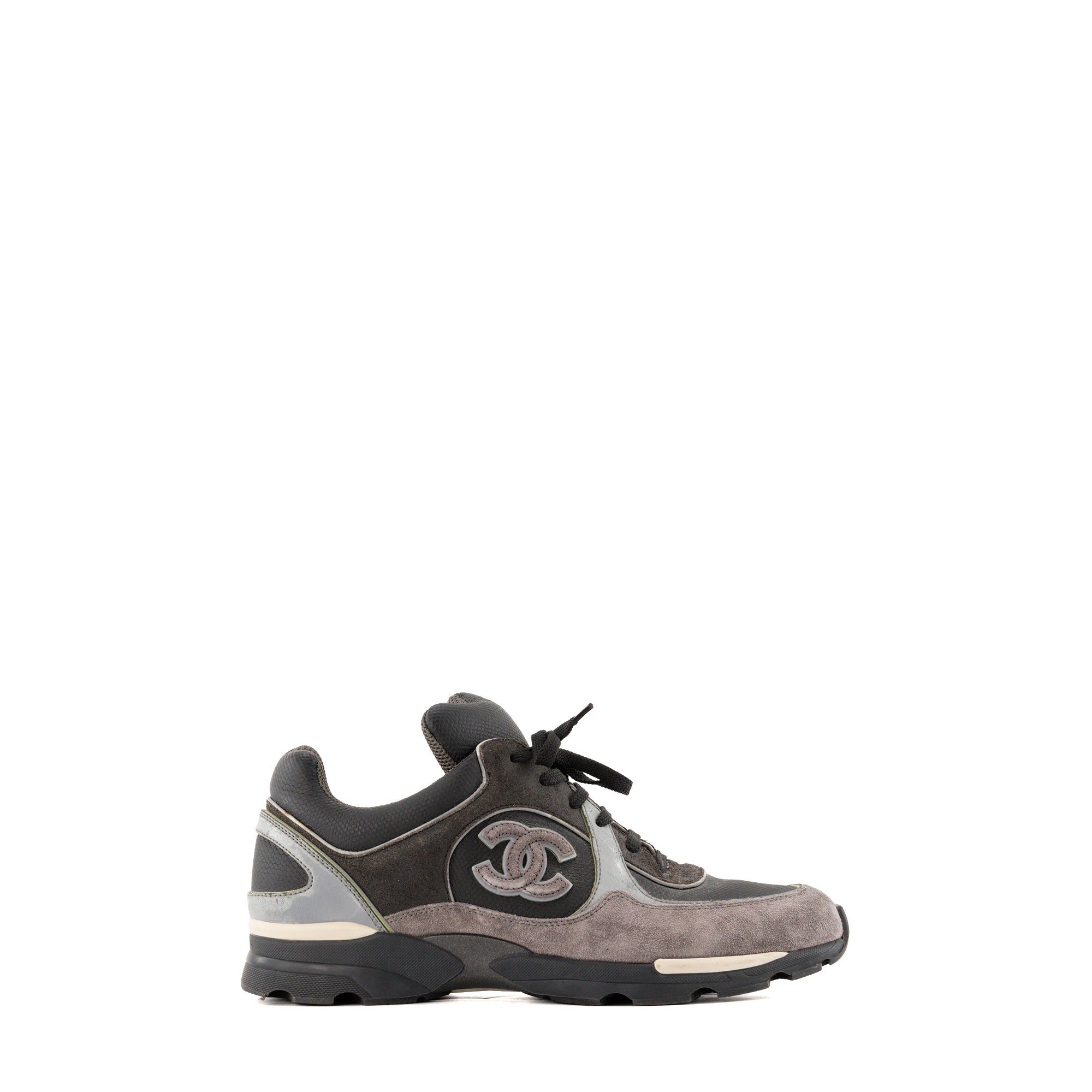 CHANEL - Sneakers CC Logo Chanel en cuir grainé noir et daim gris (T40,5)