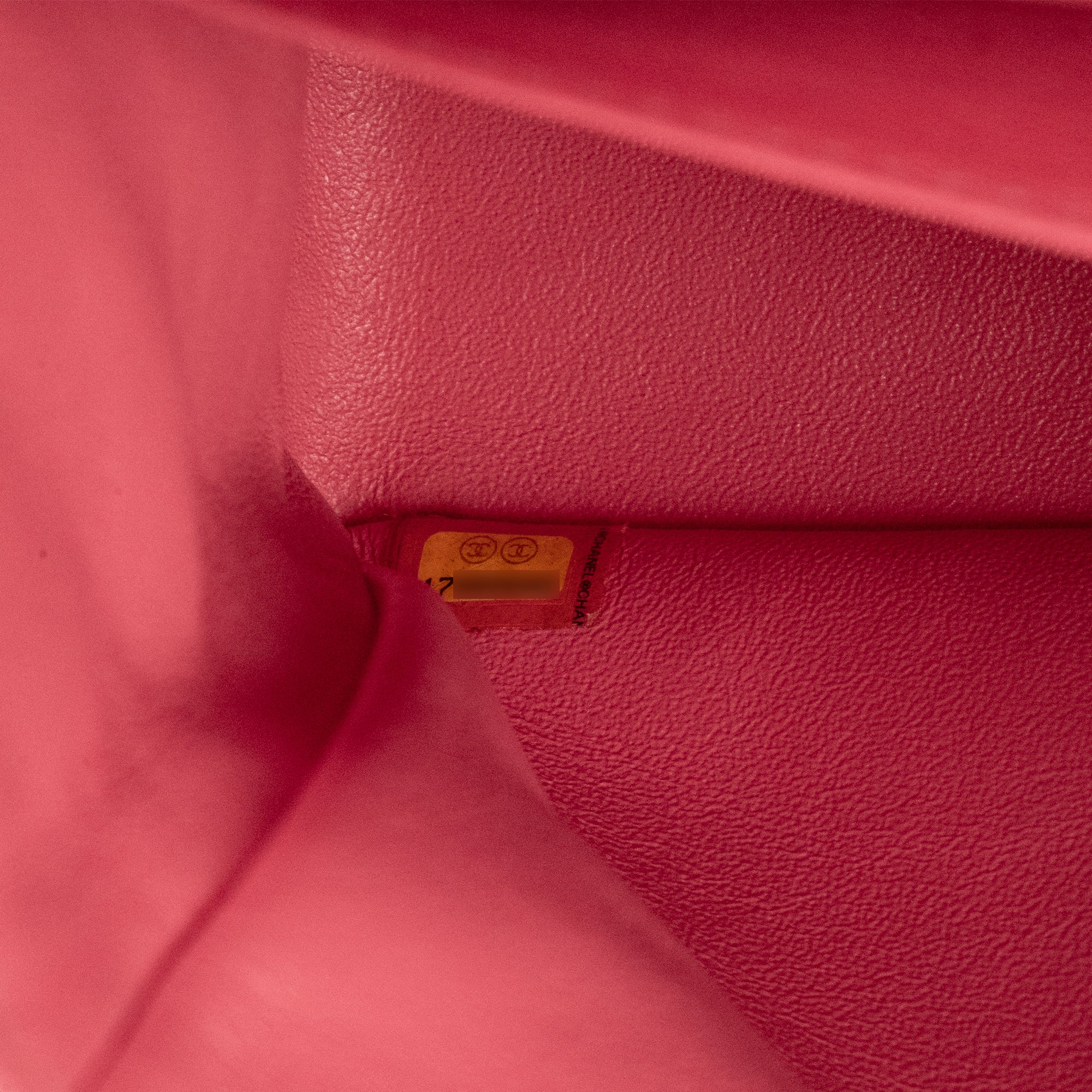 CHANEL - Sac à bandoulière Classique/Timeless Jumbo Chanel en cuir verni orange