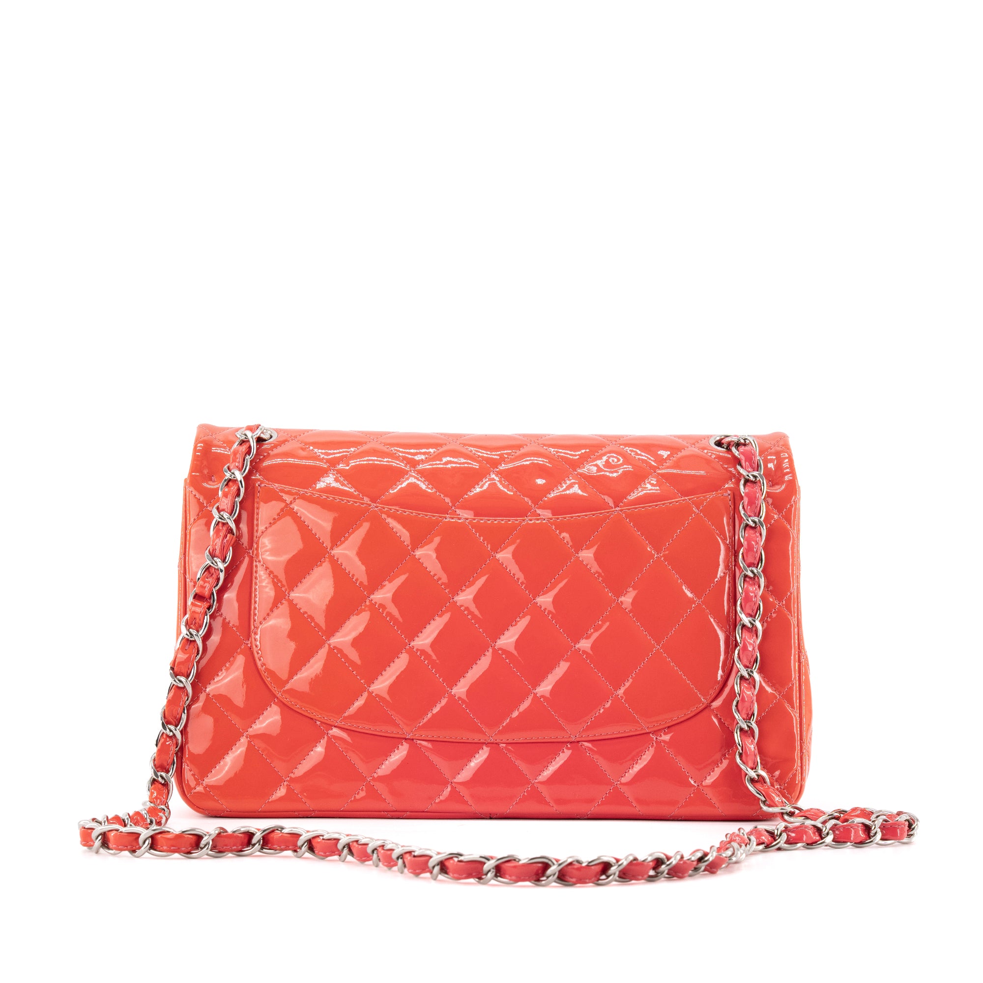 CHANEL - Sac à bandoulière Classique/Timeless Jumbo Chanel en cuir verni orange