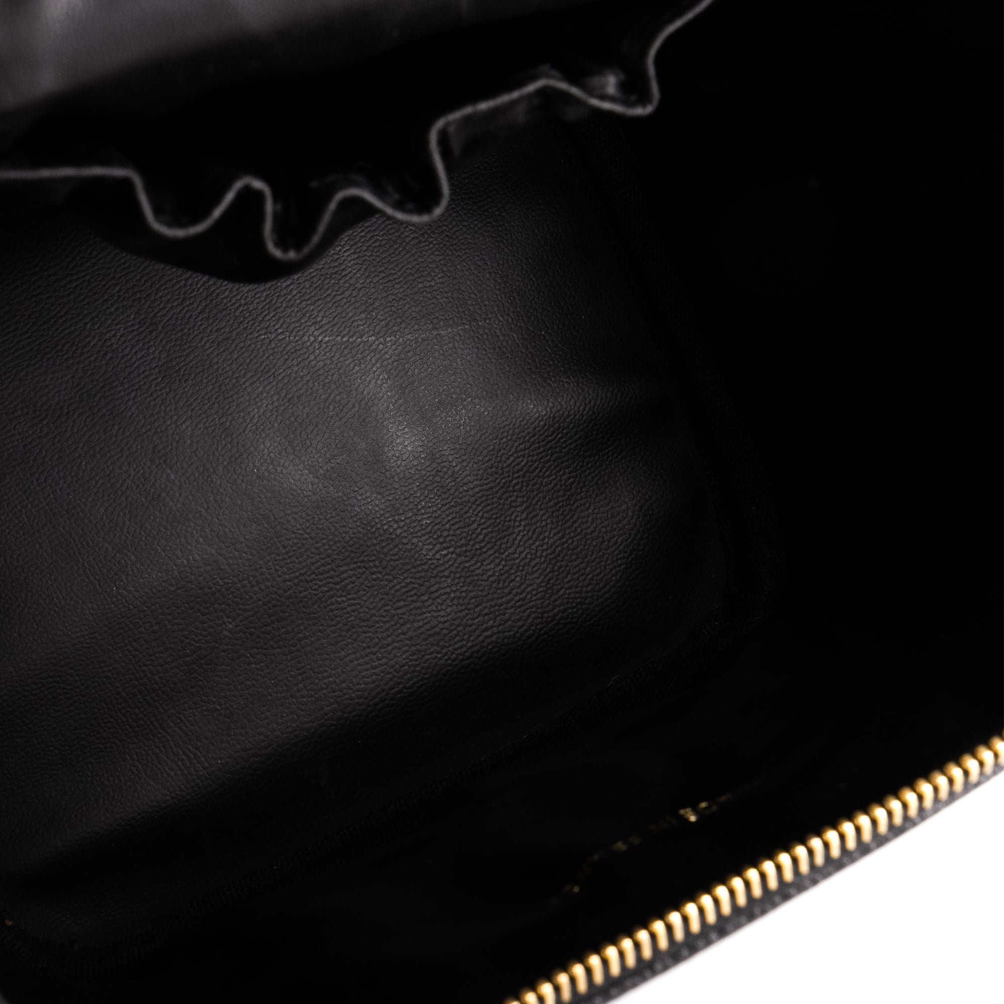 CHANEL - Vanity Chanel en cuir grainé noir vintage