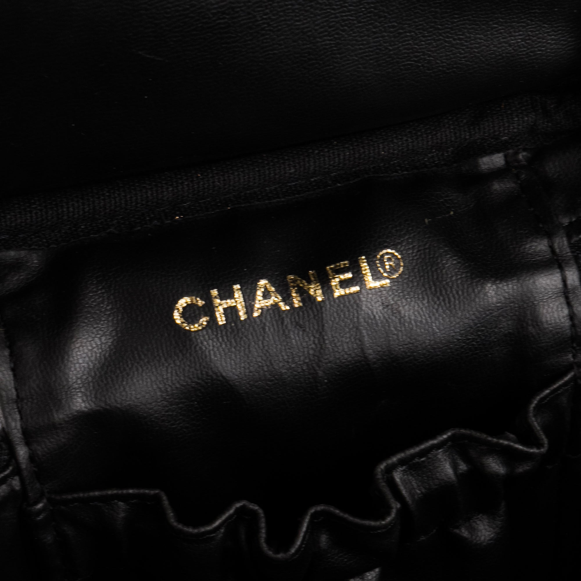 CHANEL - Vanity Chanel en cuir grainé noir vintage