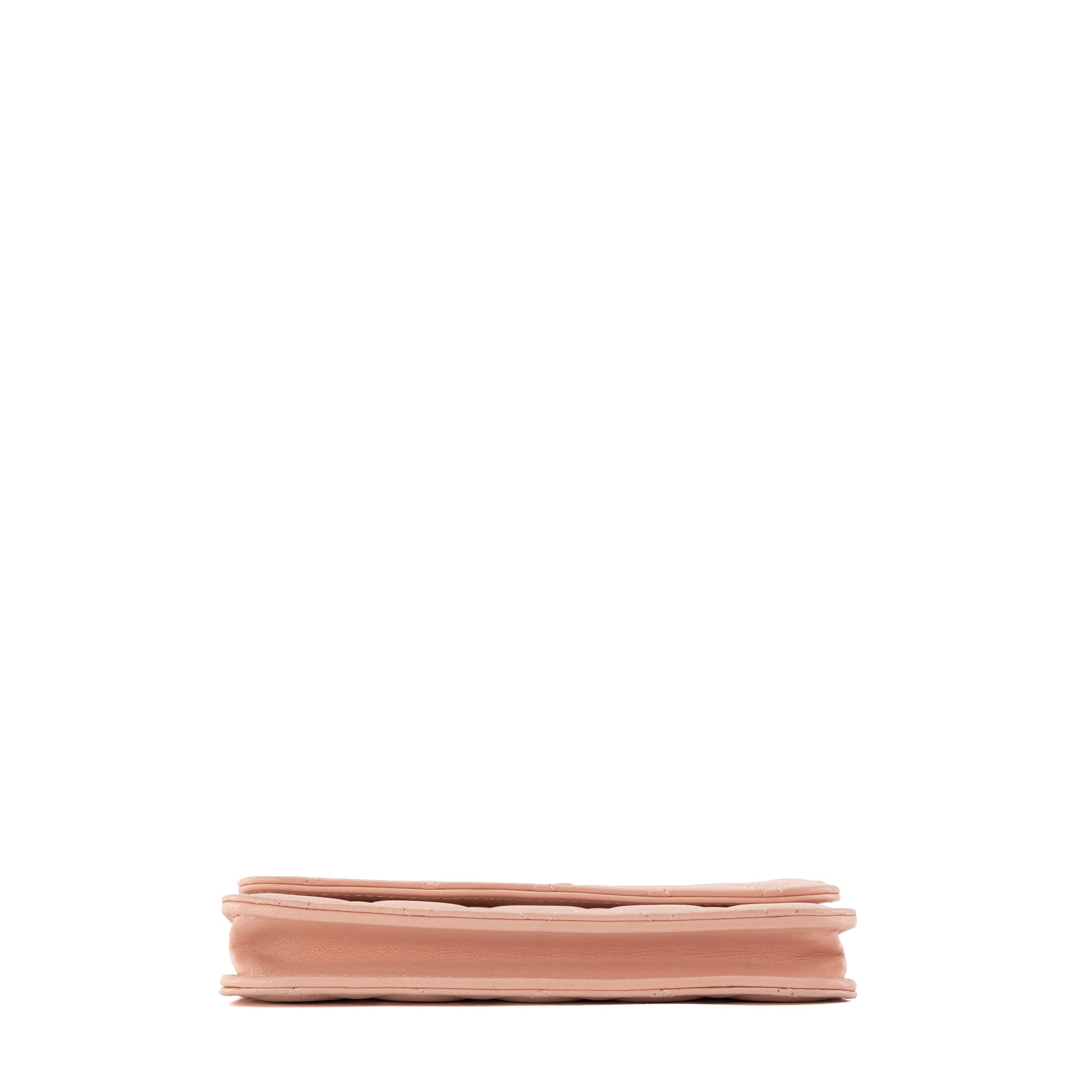 CHANEL - Sac à bandoulière Wallet On Chain Chanel en cuir lisse rose