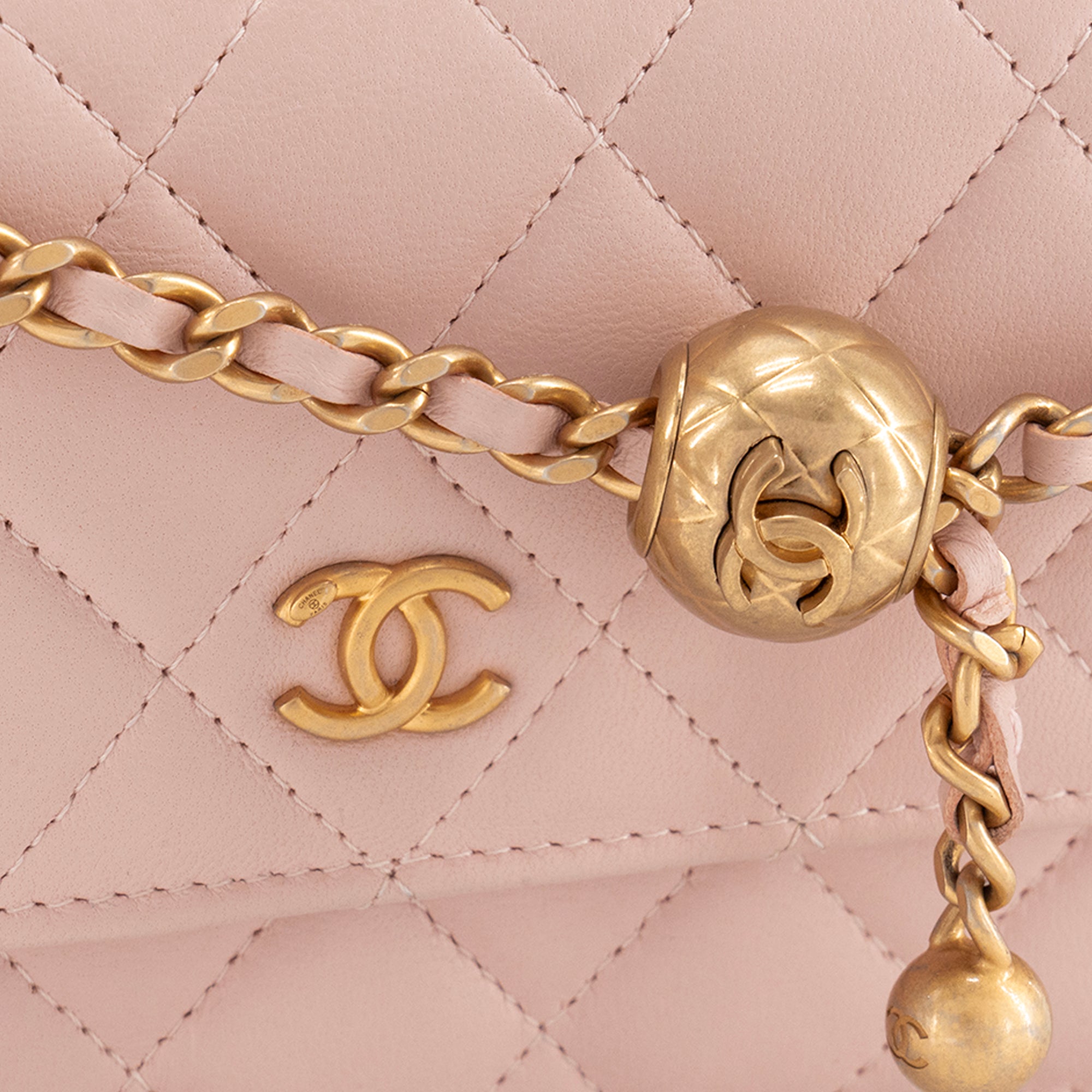 CHANEL - Wallet On Chain Chanel en cuir lisse rose