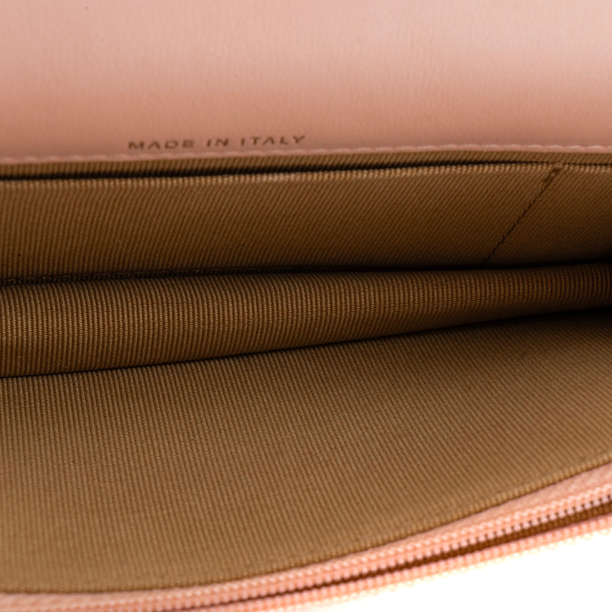 CHANEL - Sac à bandoulière Wallet On Chain Chanel en cuir lisse rose