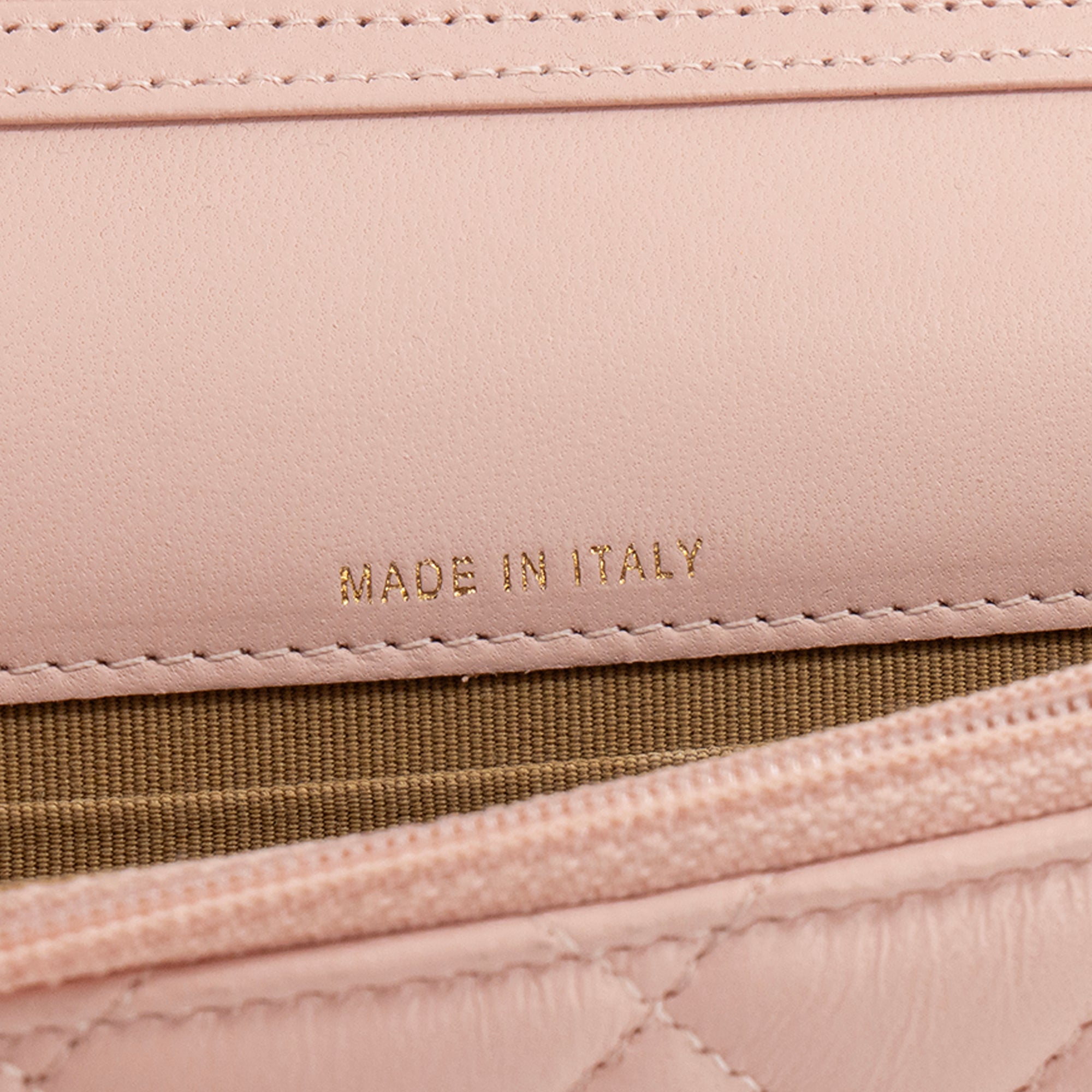 CHANEL - Wallet On Chain Chanel en cuir lisse rose