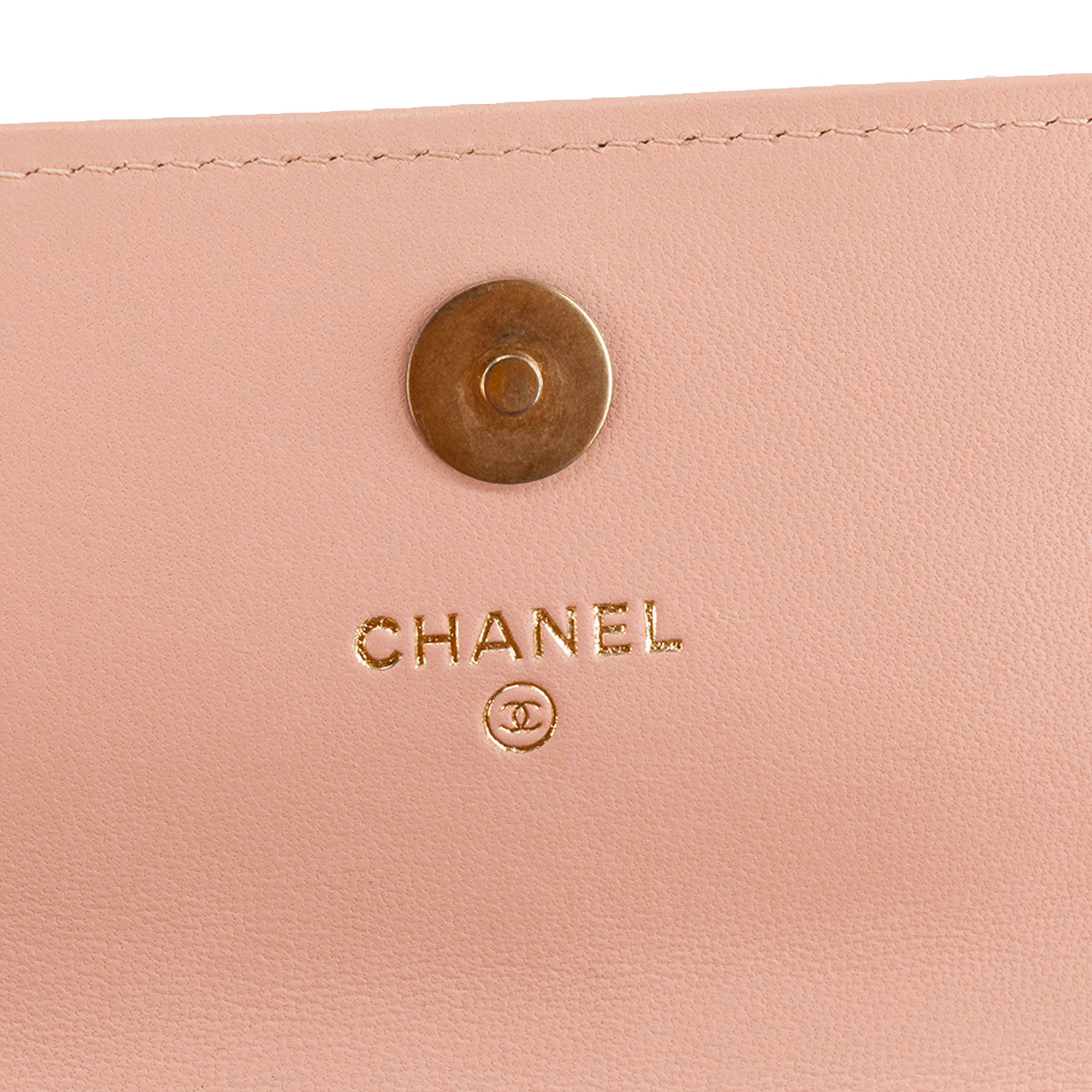 CHANEL - Sac à bandoulière Wallet On Chain Chanel en cuir lisse rose