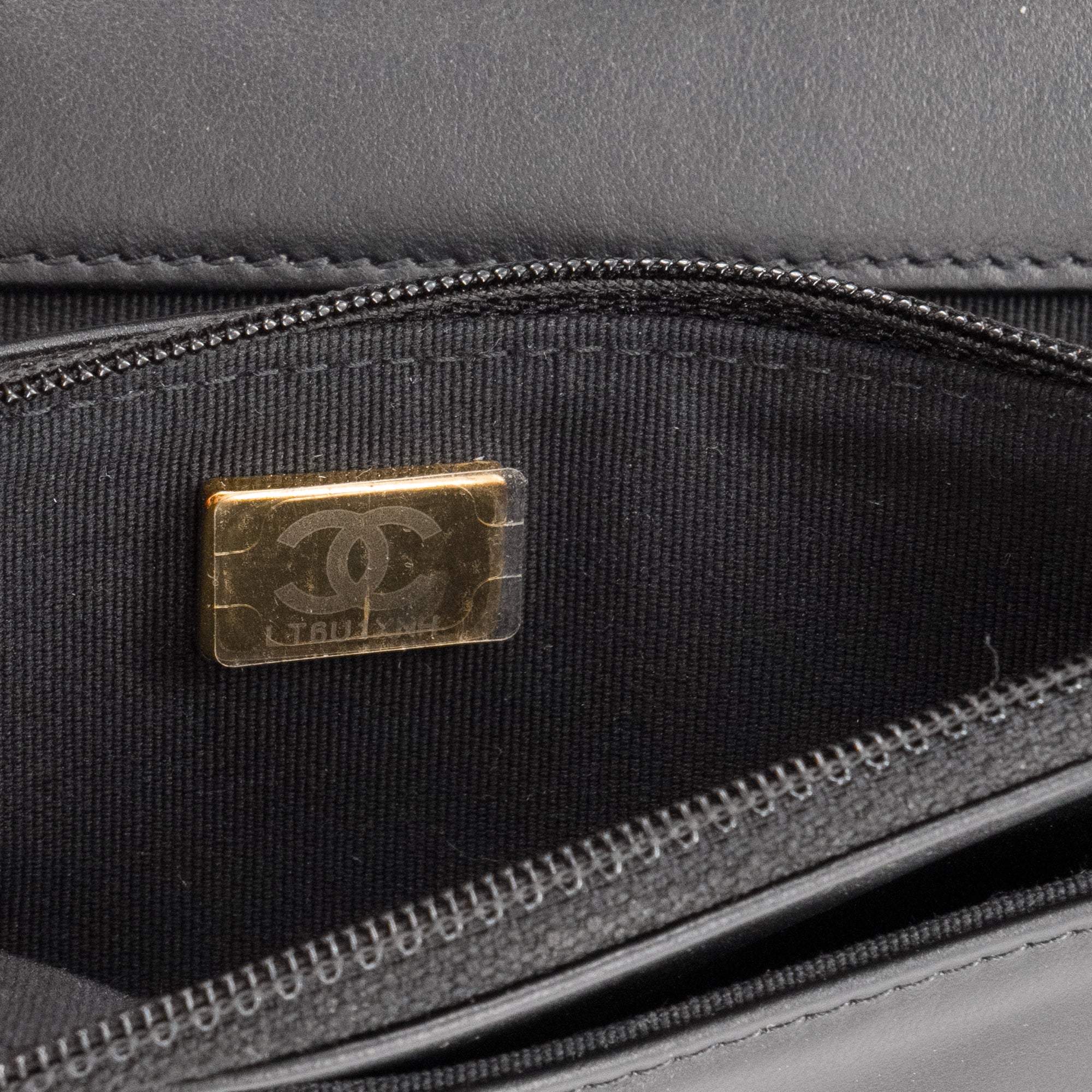 CHANEL - Sac à bandoulière Wallet on Chain Boy Chanel en cuir caviar noir édition limitée