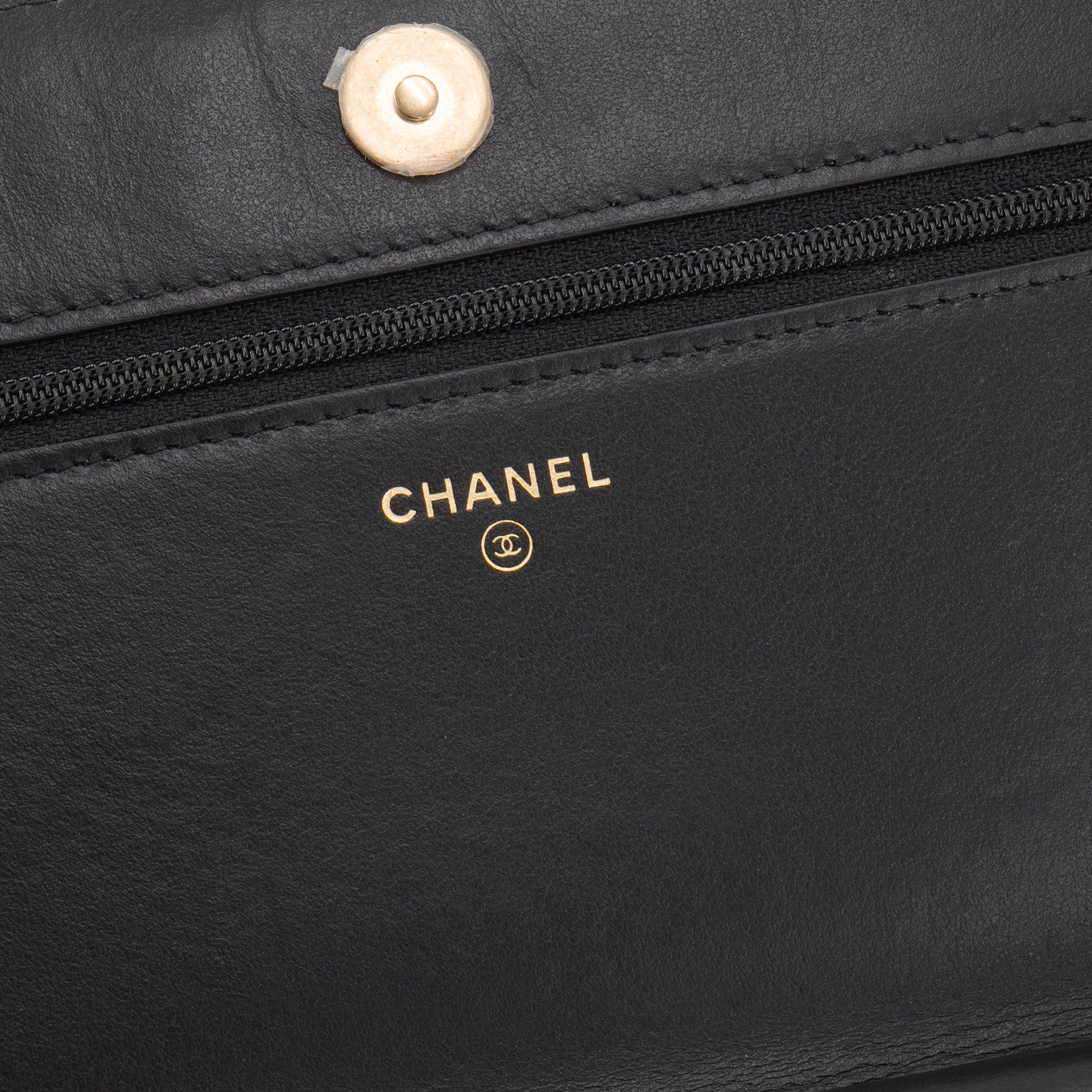 CHANEL - Sac à bandoulière Wallet on Chain Boy Chanel en cuir caviar noir édition limitée