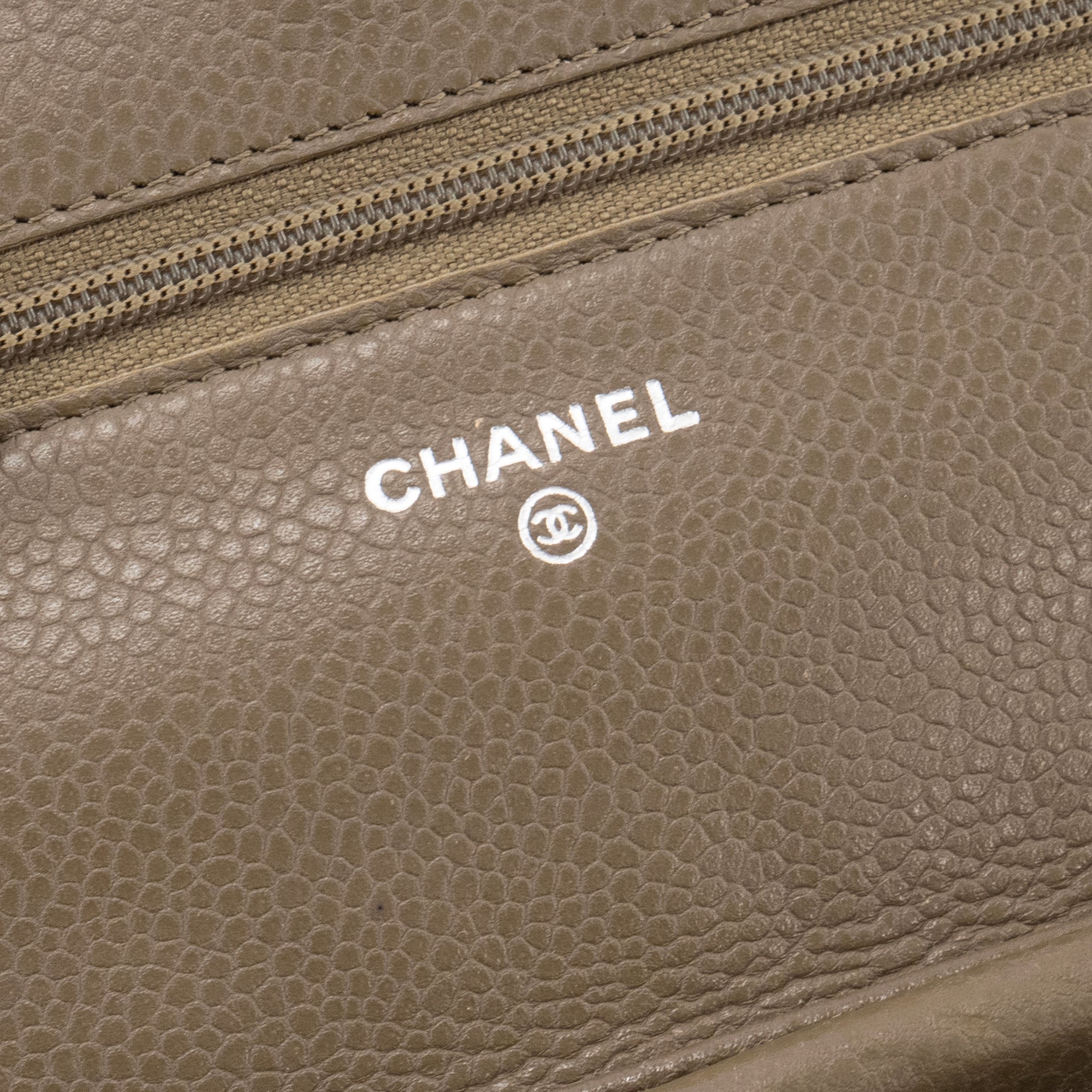 CHANEL - Sac à bandoulière Wallet on Chain Chanel en cuir caviar vert olive