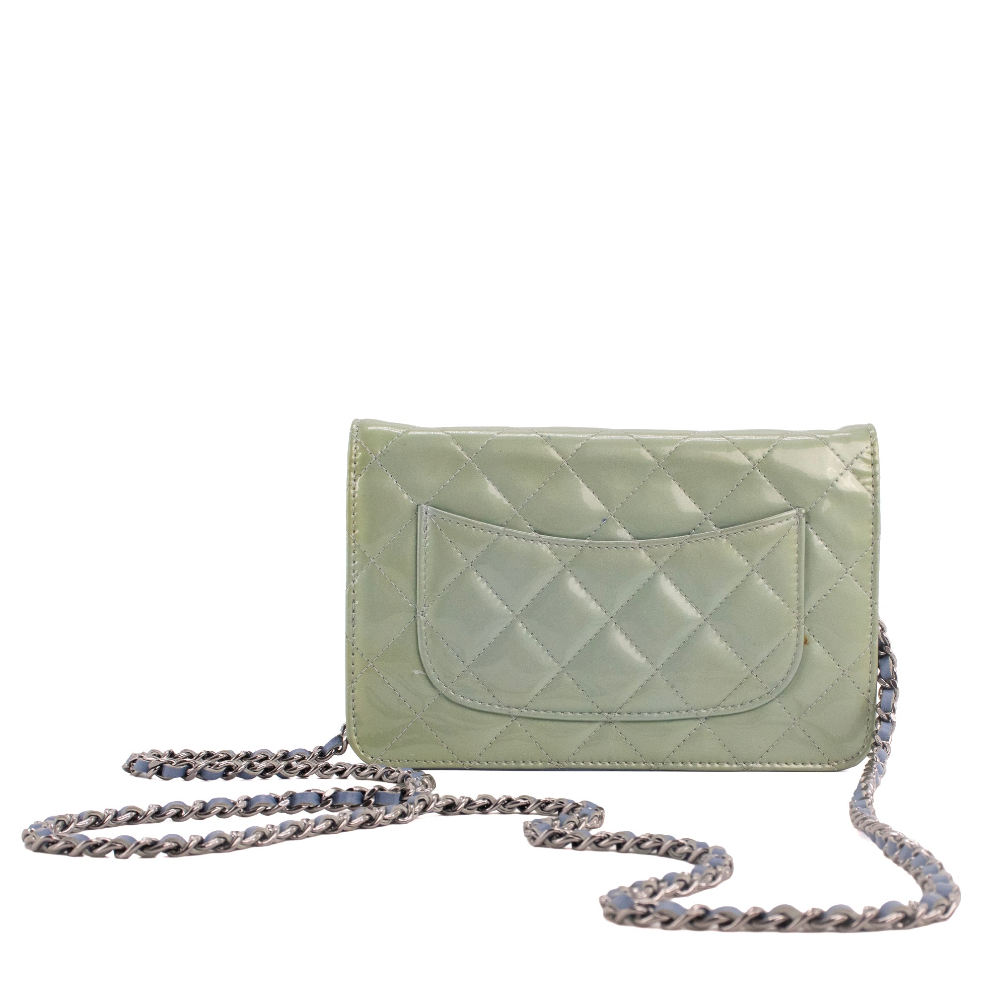 CHANEL - Sac à bandoulière Wallet On Chain Classique/Timeless Chanel en cuir verni vert gris