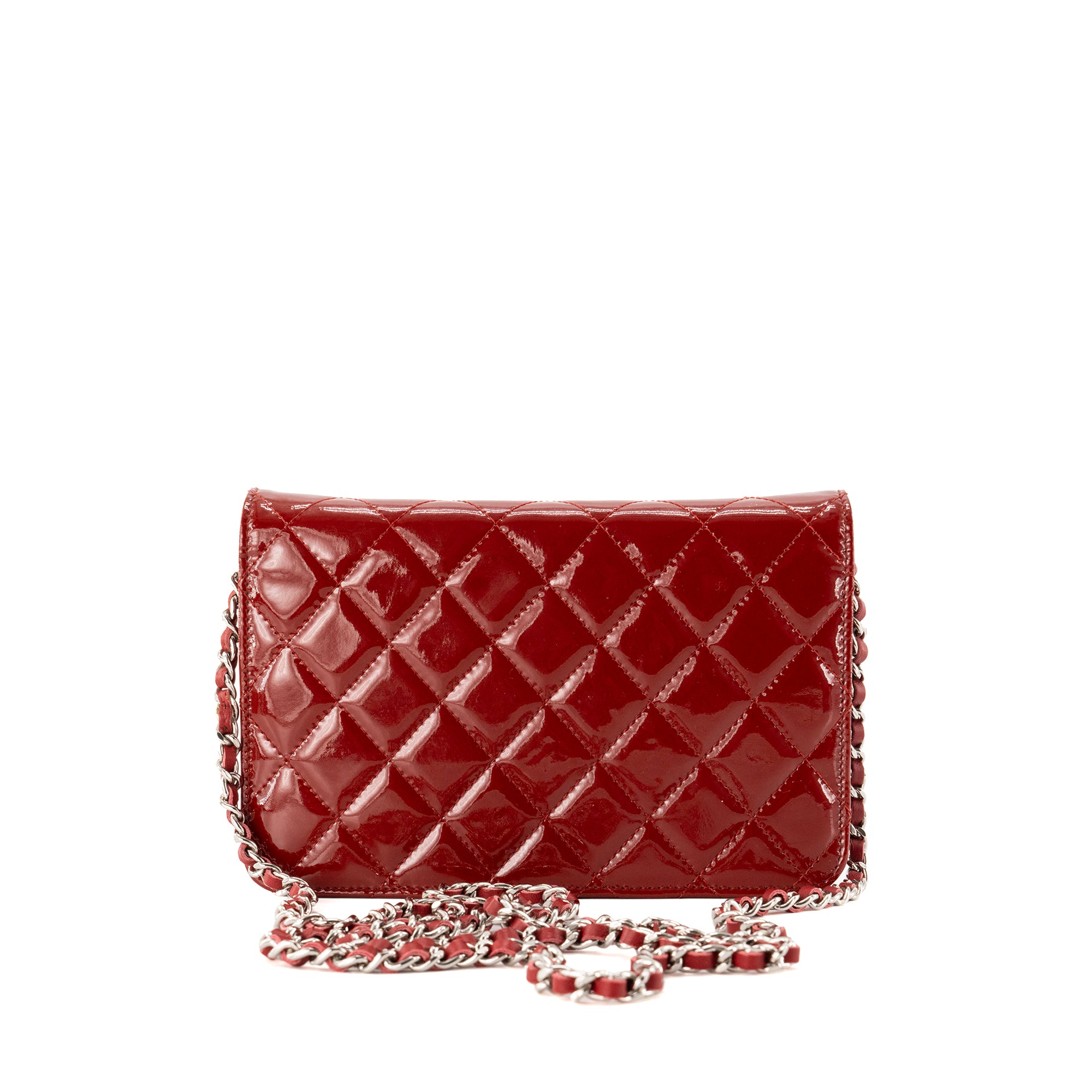 CHANEL - Sac à bandoulière Wallet On Chain Classique/Timeless Chanel en cuir verni bordeaux